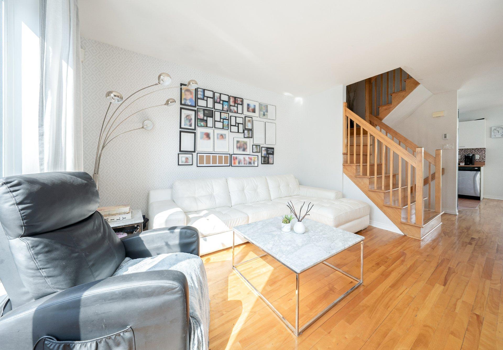 









3140


Rue Archambault

,
Longueuil (Le Vieux-Longueuil),




QC
J4M2W3

