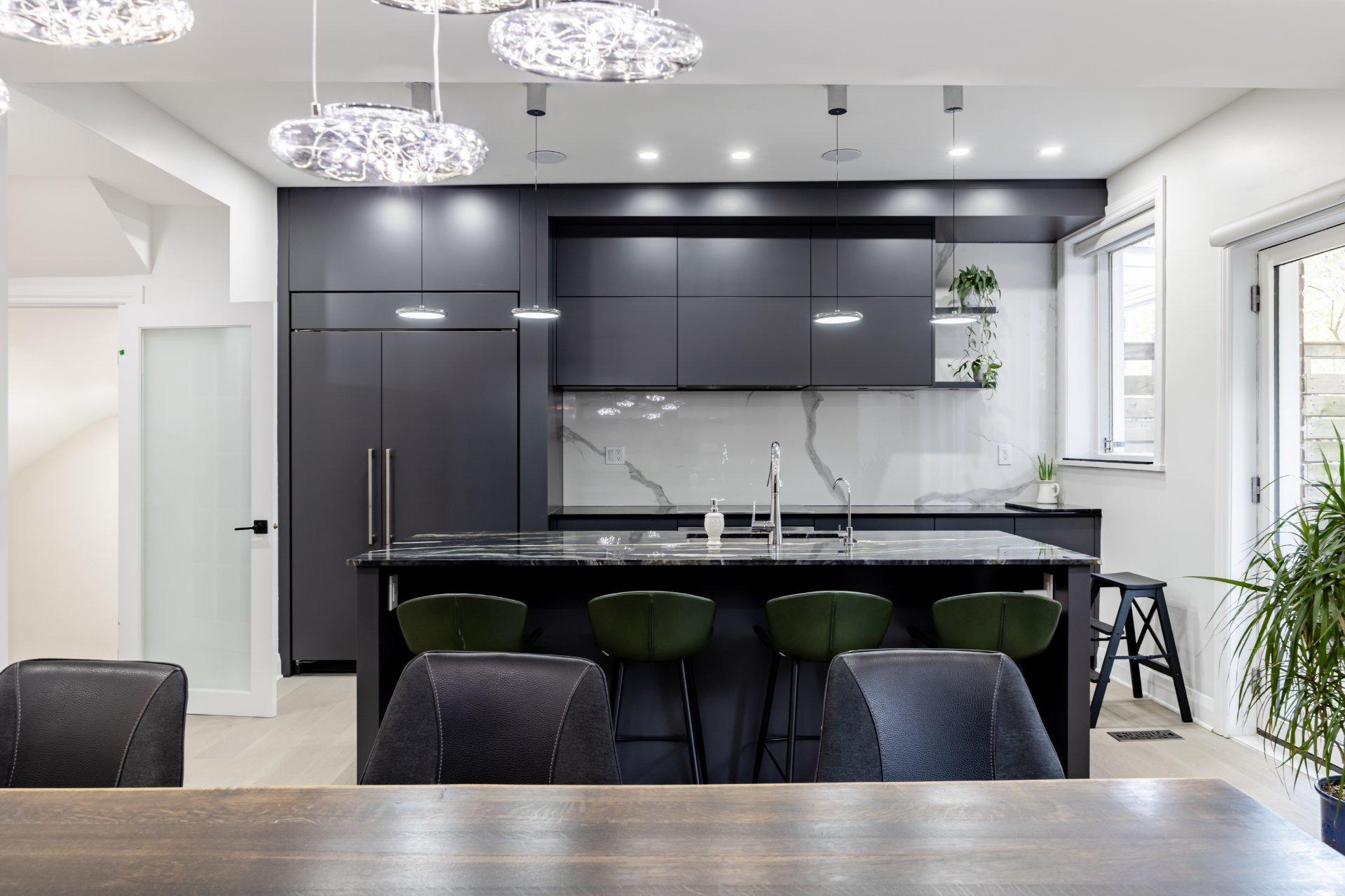 









35


Av. Thornhill

,
Westmount,




QC
H3Y2E1

