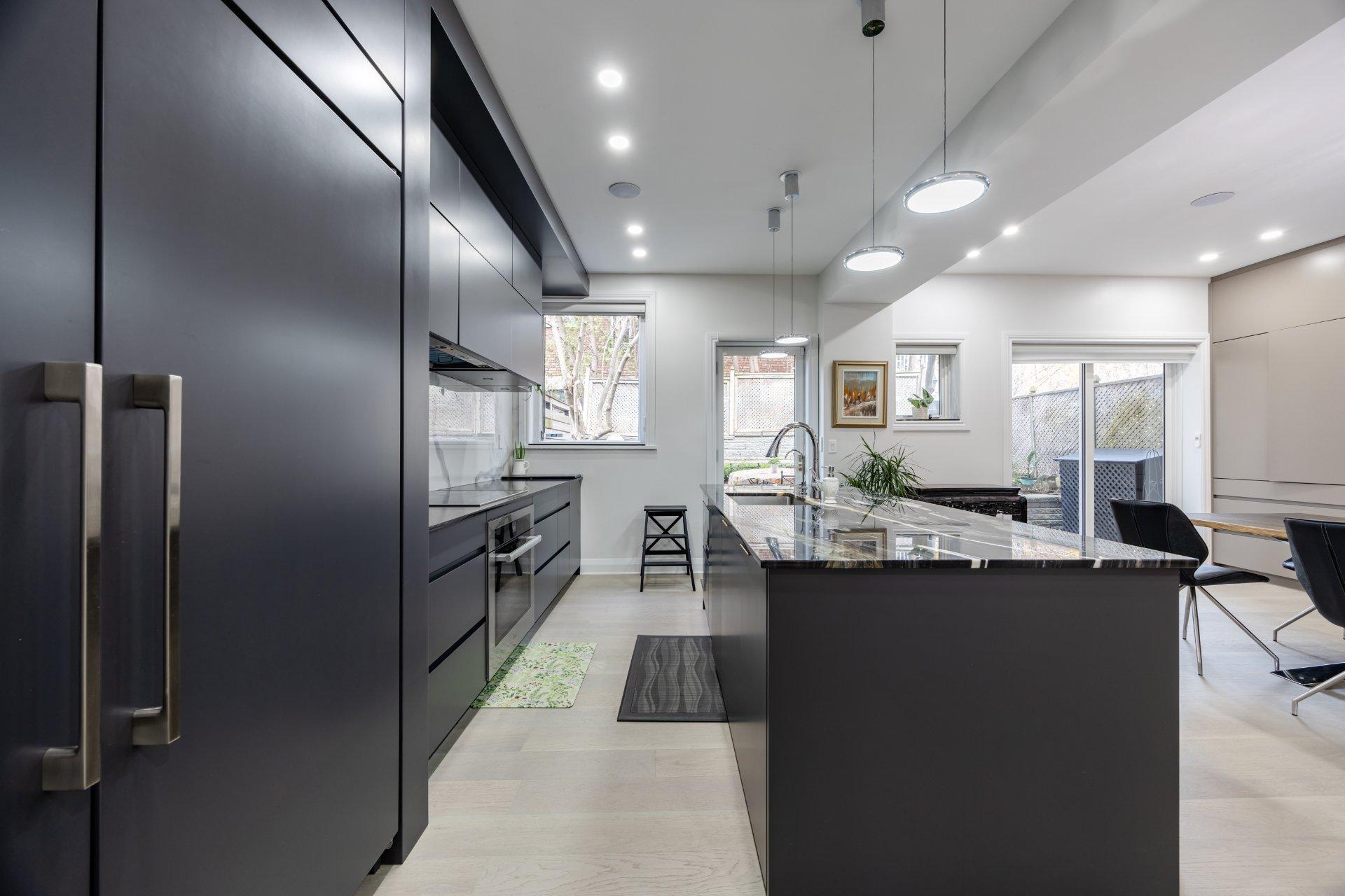 









35


Av. Thornhill

,
Westmount,




QC
H3Y2E1

