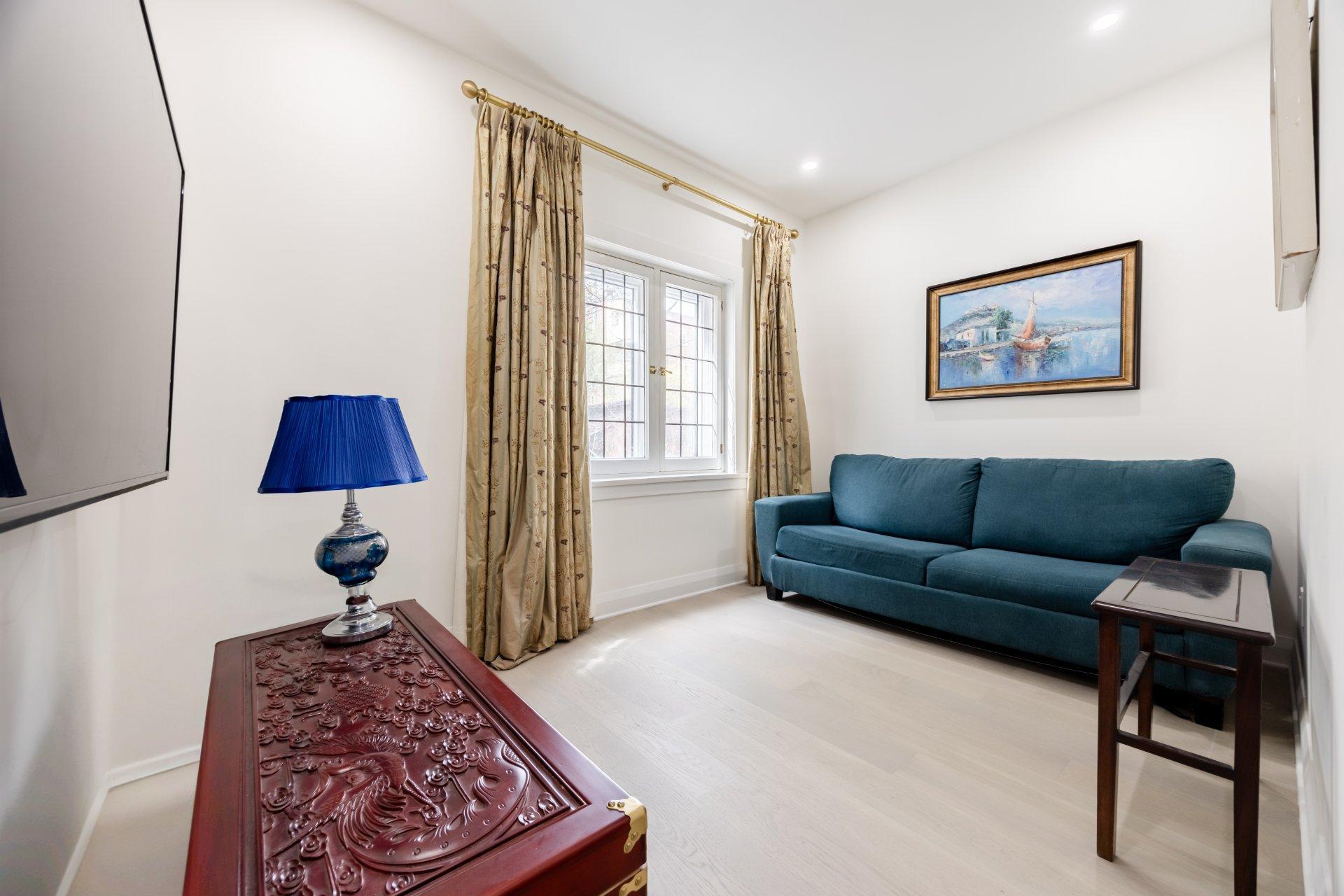 









35


Av. Thornhill

,
Westmount,




QC
H3Y2E1

