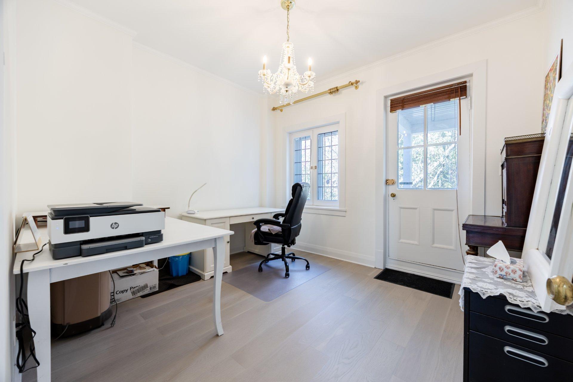 









35


Av. Thornhill

,
Westmount,




QC
H3Y2E1

