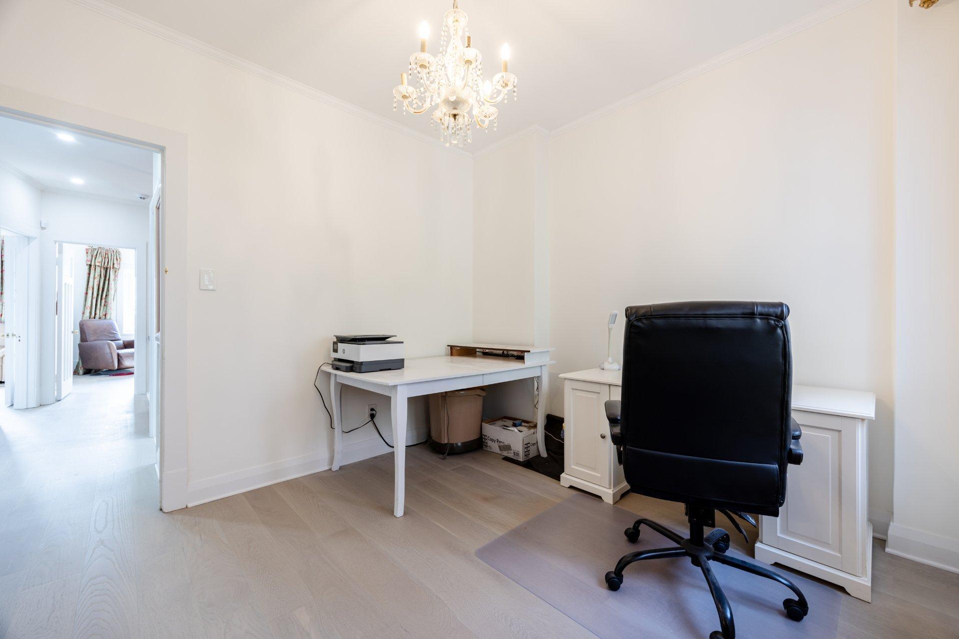 









35


Av. Thornhill

,
Westmount,




QC
H3Y2E1

