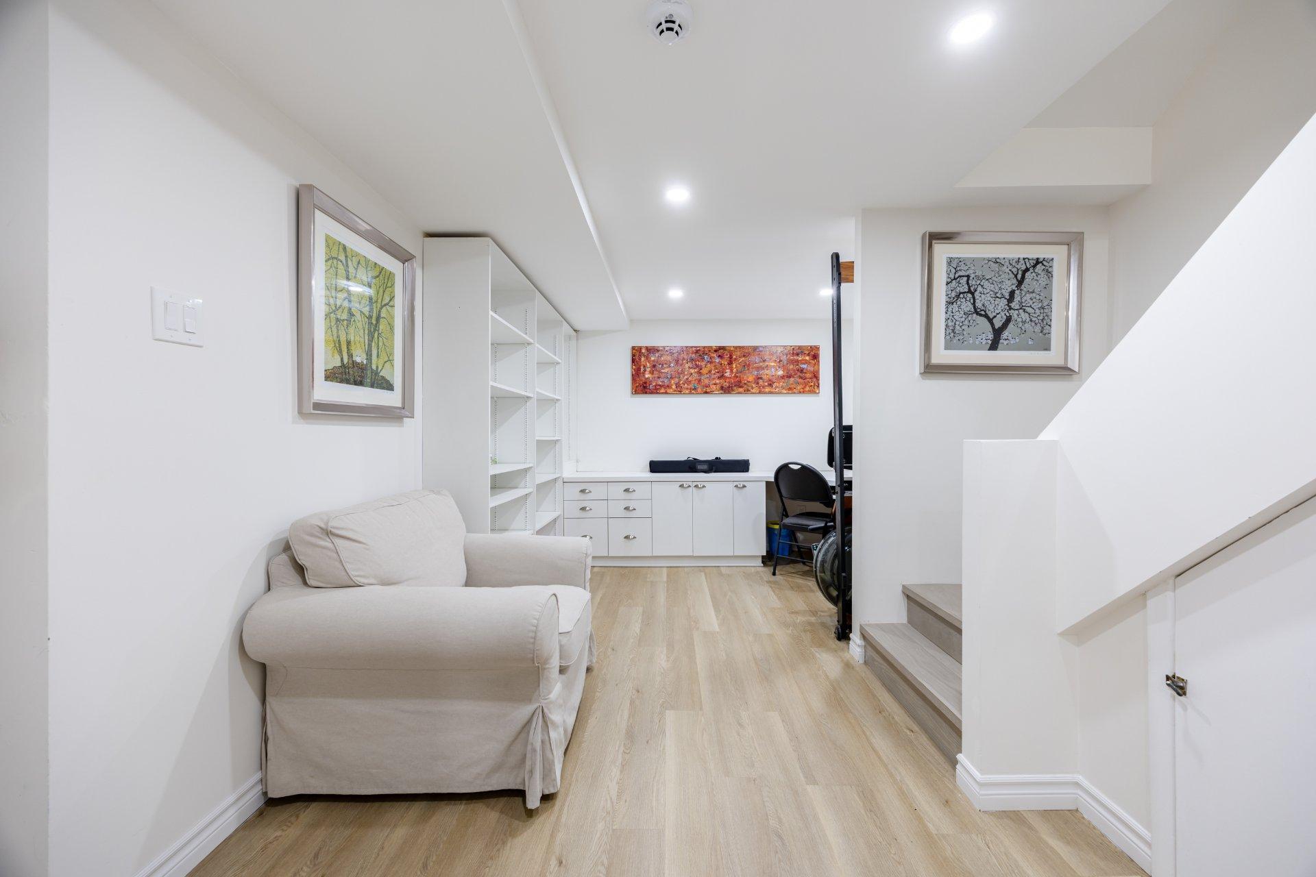 









35


Av. Thornhill

,
Westmount,




QC
H3Y2E1

