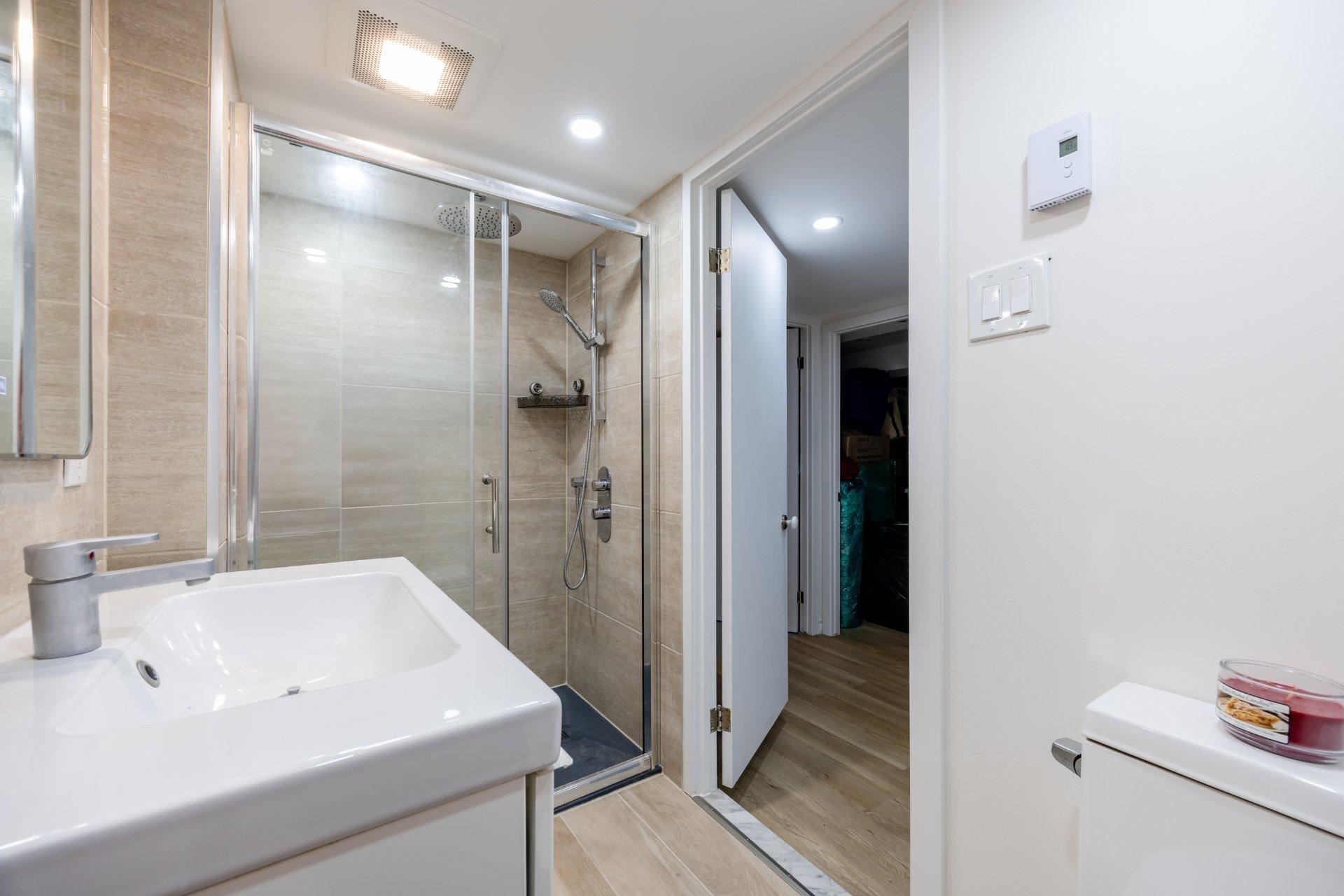 









35


Av. Thornhill

,
Westmount,




QC
H3Y2E1

