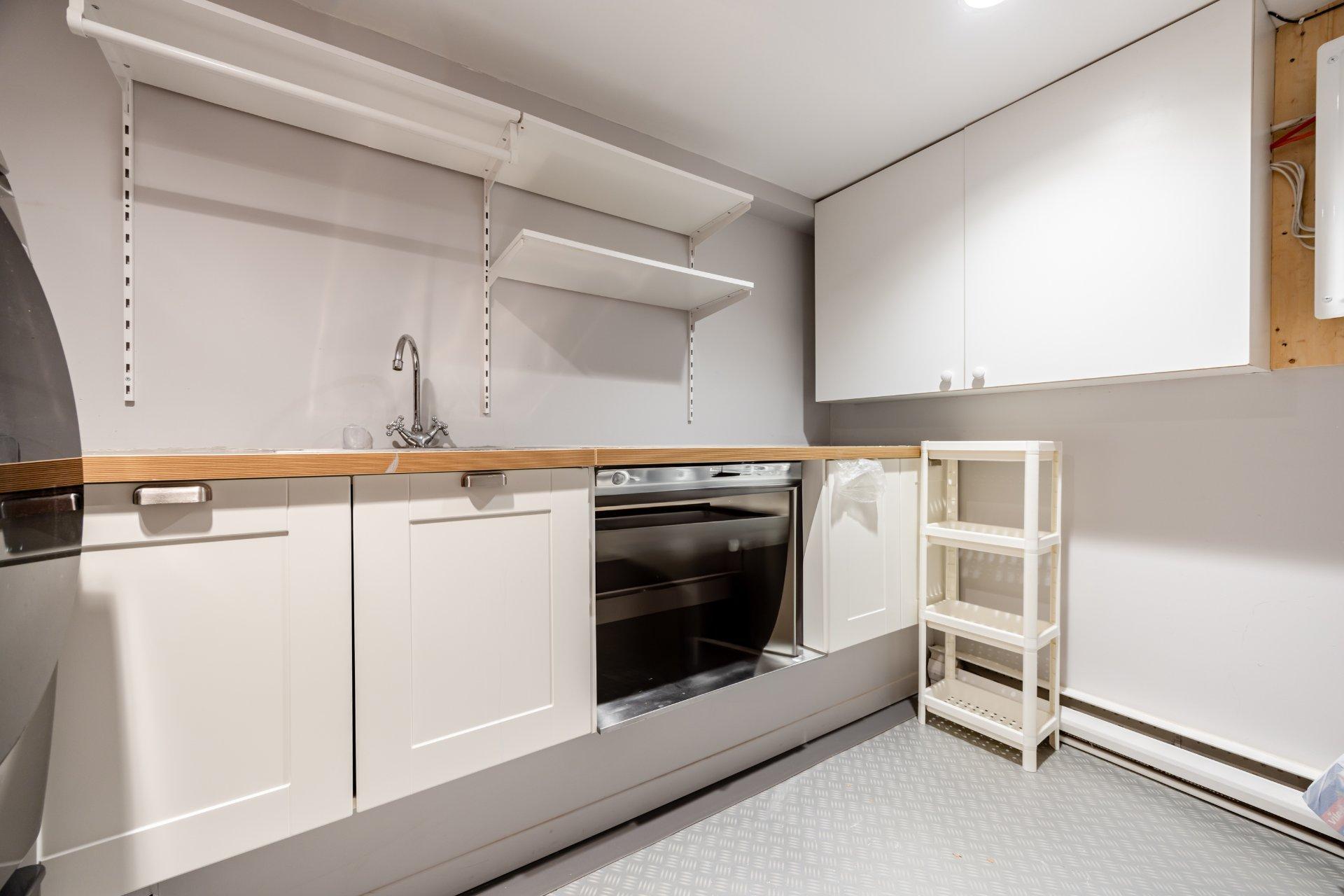 









35


Av. Thornhill

,
Westmount,




QC
H3Y2E1

