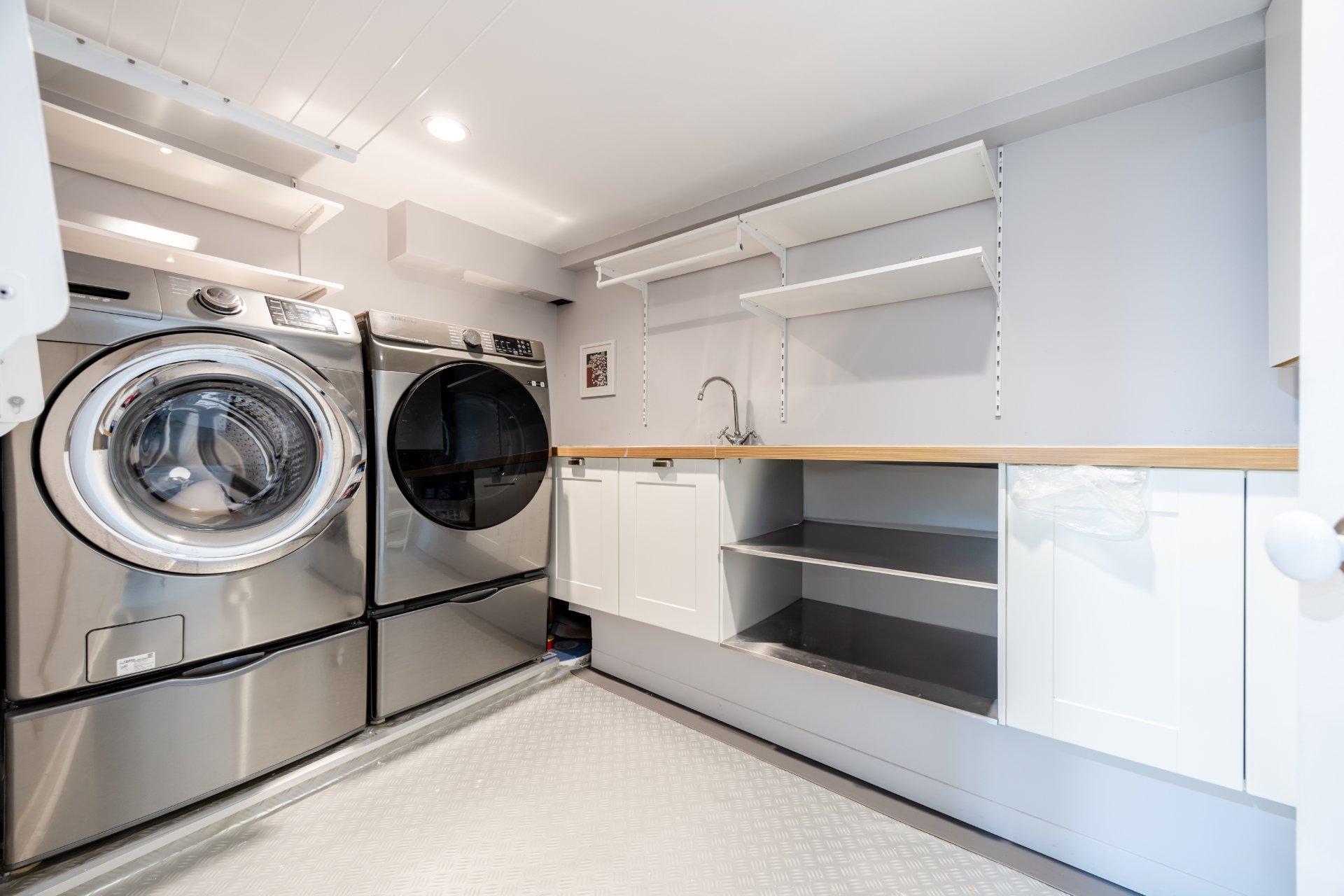 









35


Av. Thornhill

,
Westmount,




QC
H3Y2E1

