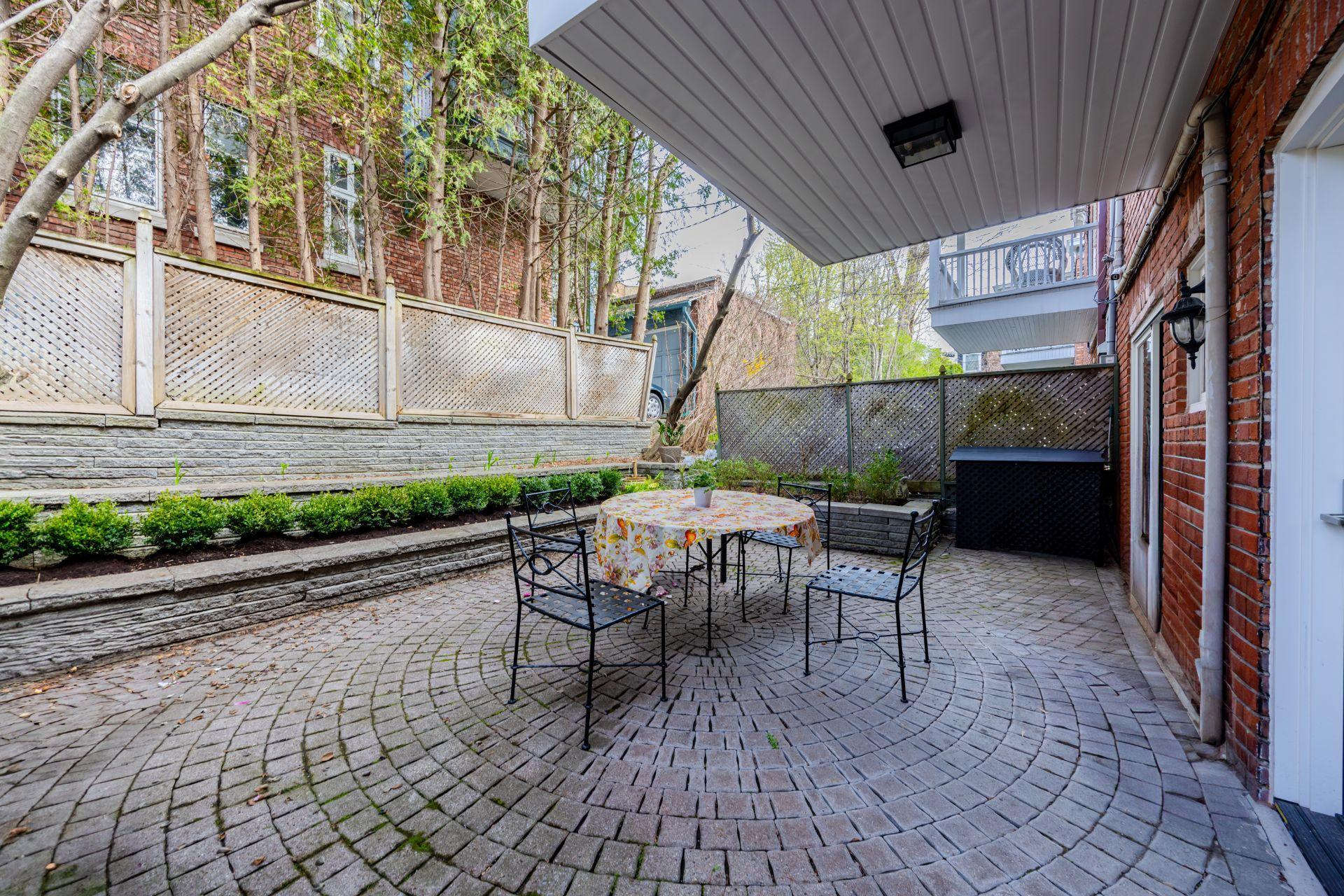 









35


Av. Thornhill

,
Westmount,




QC
H3Y2E1

