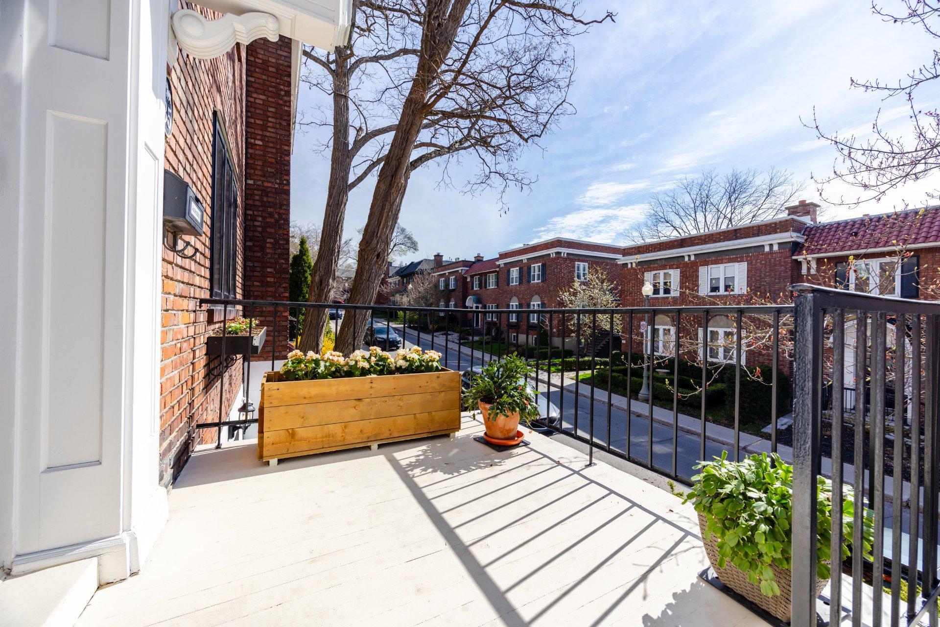 









35


Av. Thornhill

,
Westmount,




QC
H3Y2E1

