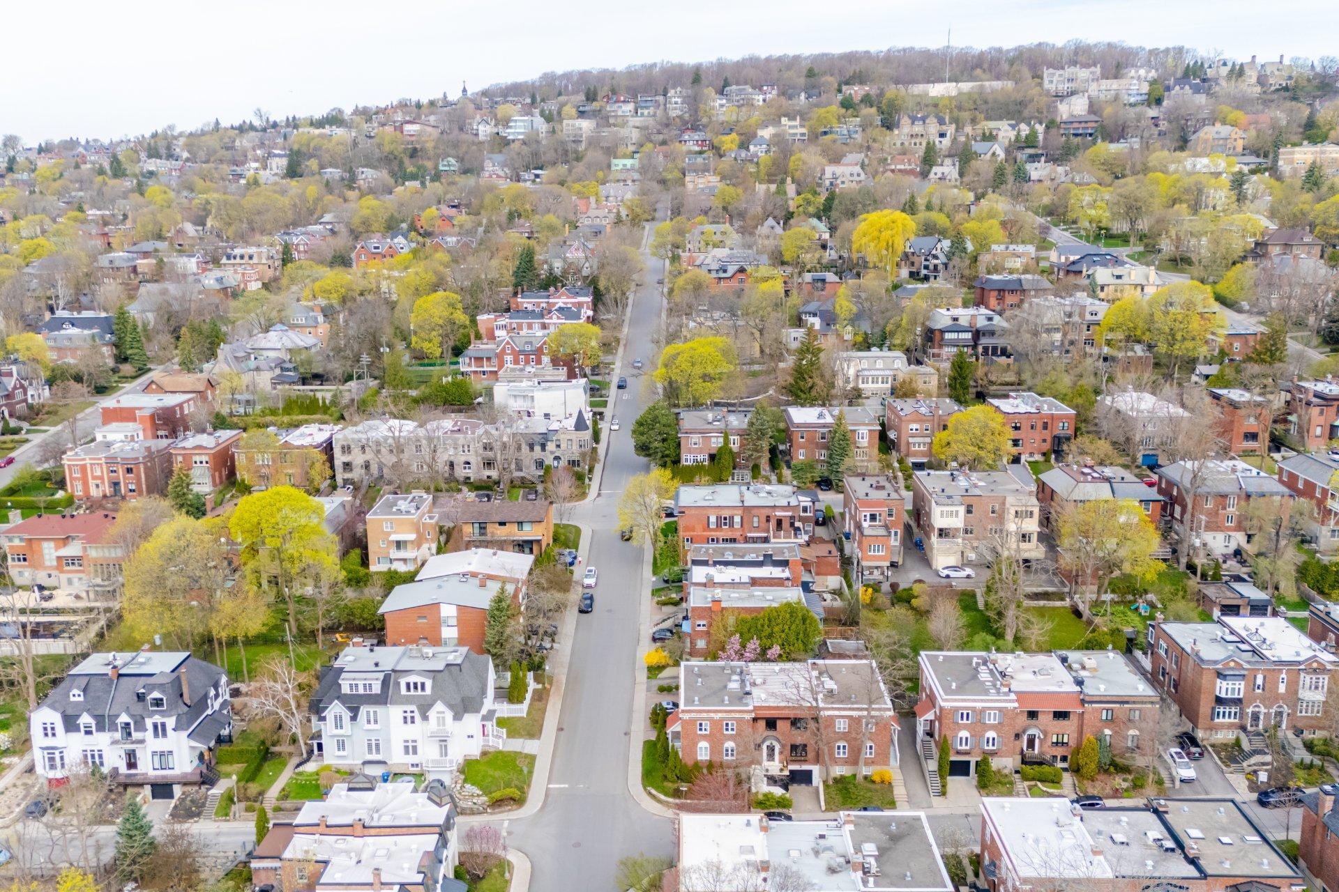 









35


Av. Thornhill

,
Westmount,




QC
H3Y2E1

