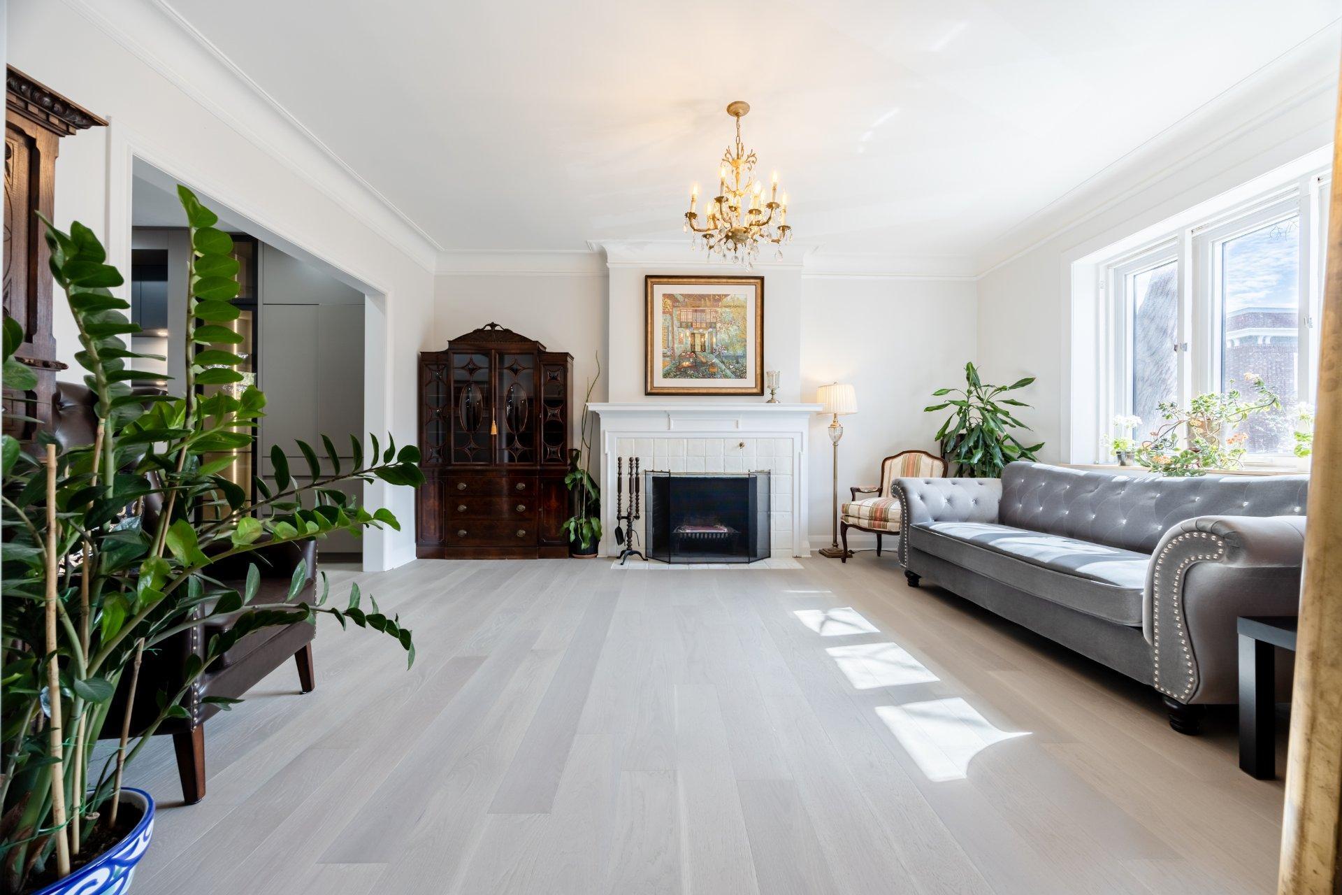









35


Av. Thornhill

,
Westmount,




QC
H3Y2E1

