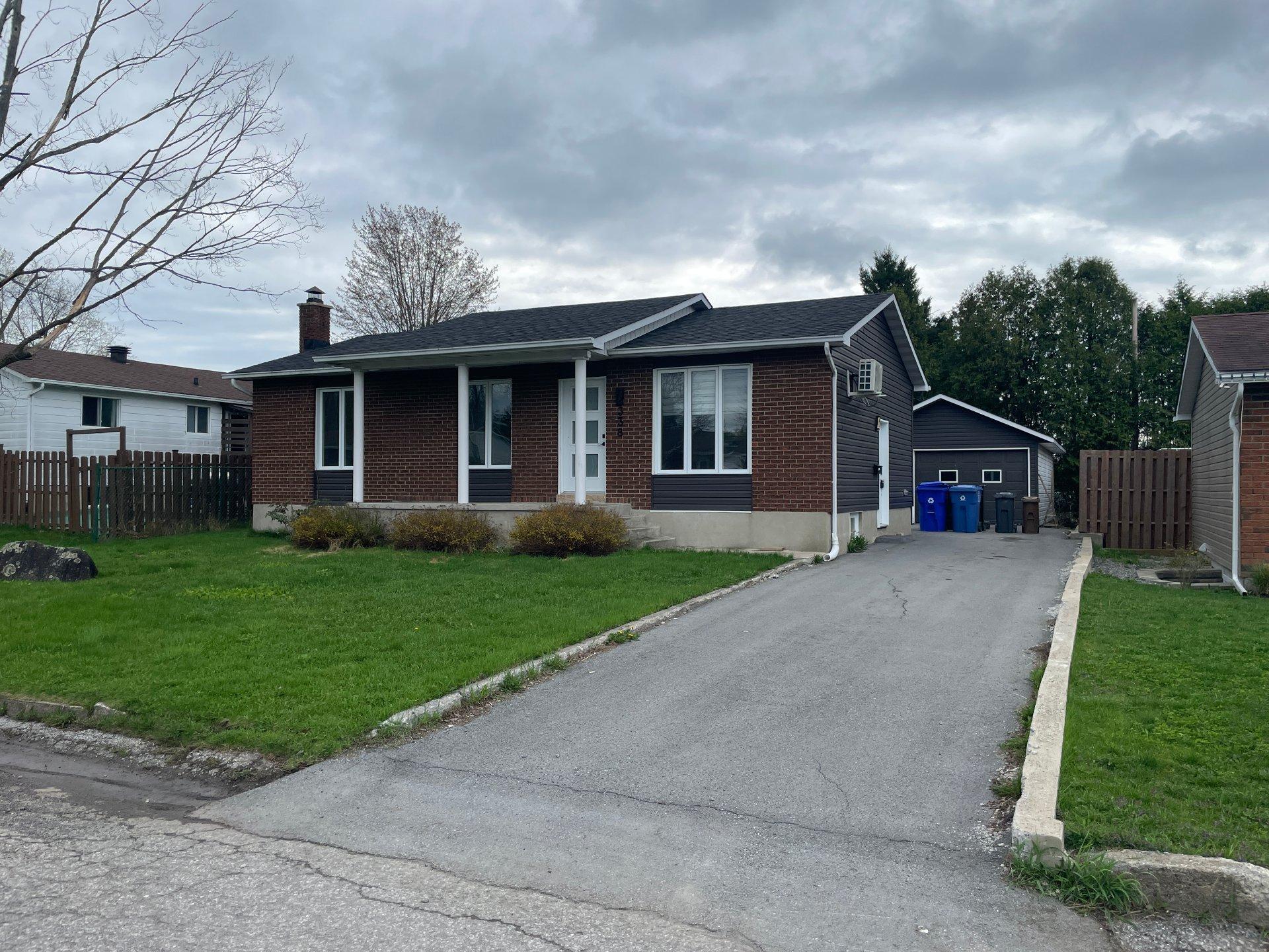 









338


Rue James-Martin

,
Gatineau (Buckingham),




QC
J8L3B4

