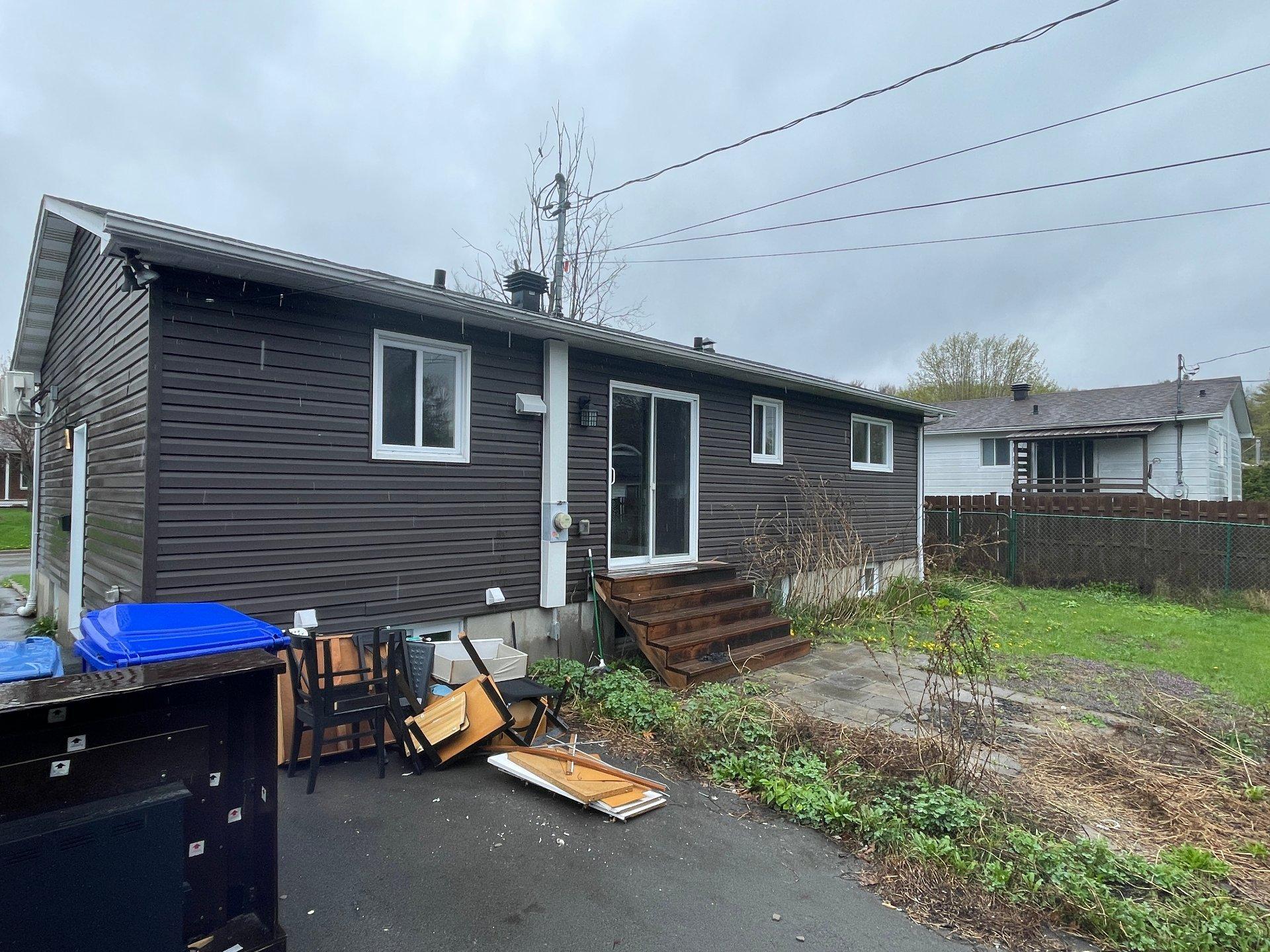 









338


Rue James-Martin

,
Gatineau (Buckingham),




QC
J8L3B4

