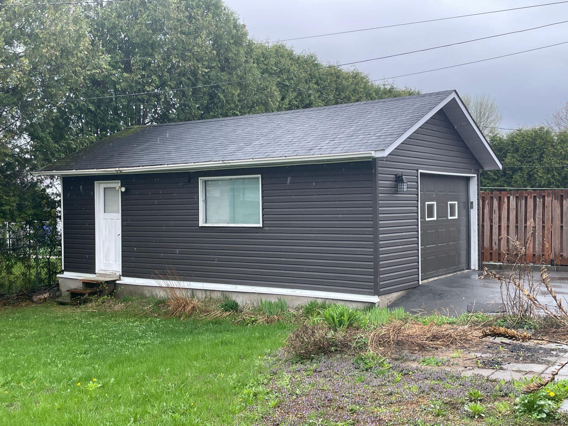 









338


Rue James-Martin

,
Gatineau (Buckingham),




QC
J8L3B4


