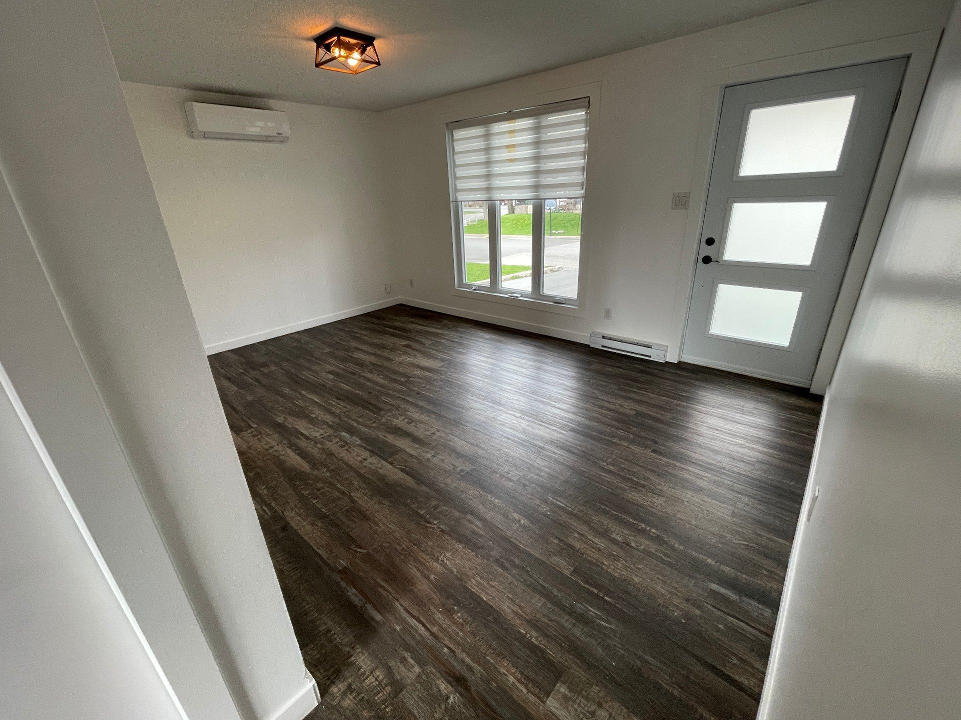 









338


Rue James-Martin

,
Gatineau (Buckingham),




QC
J8L3B4

