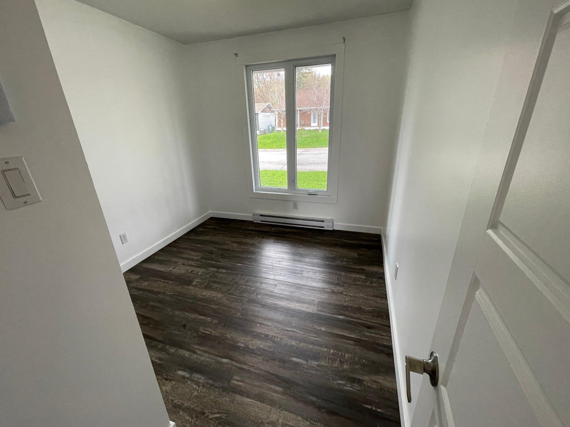 









338


Rue James-Martin

,
Gatineau (Buckingham),




QC
J8L3B4

