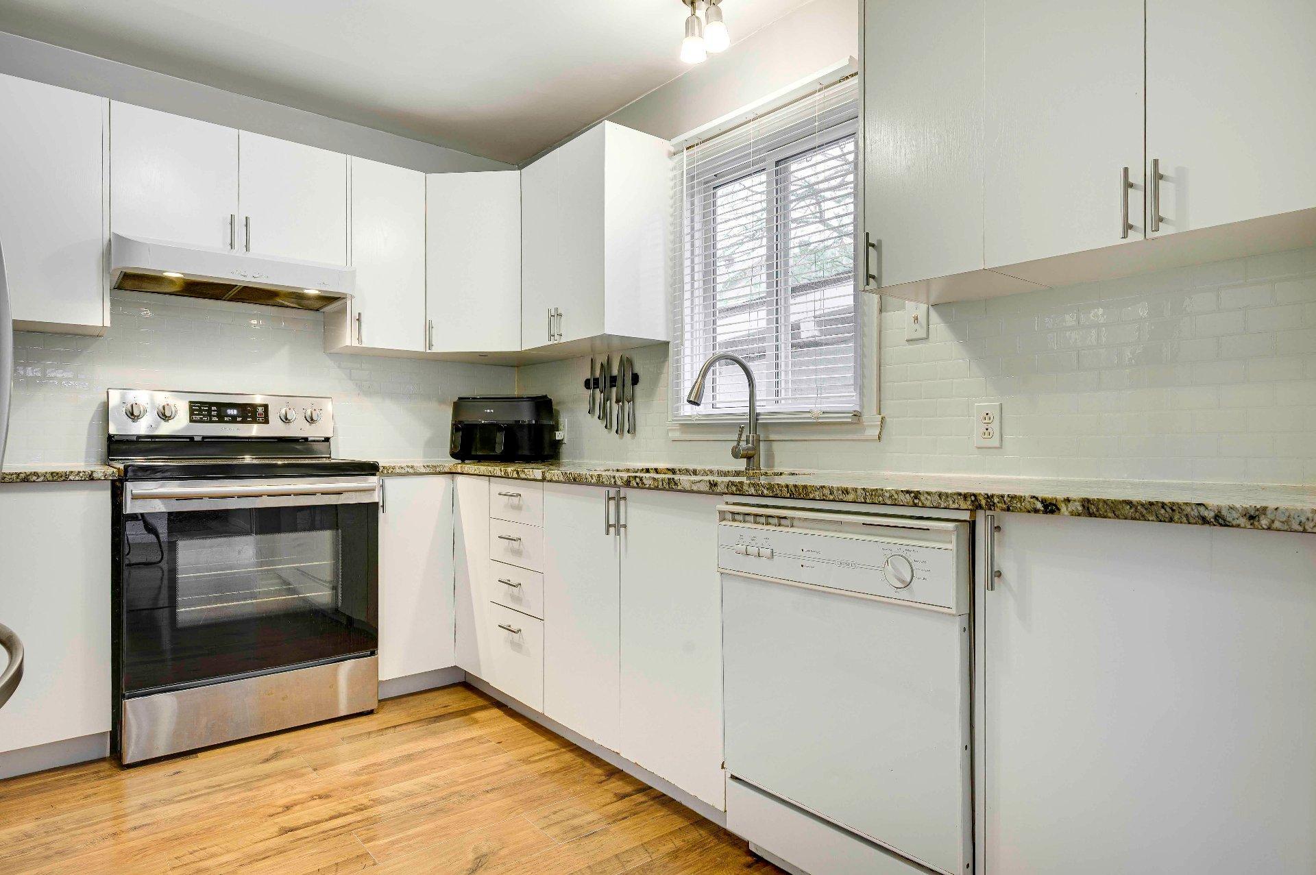 









6586


17e Avenue

,
Laval (Laval-Ouest),




QC
H7R3C7


