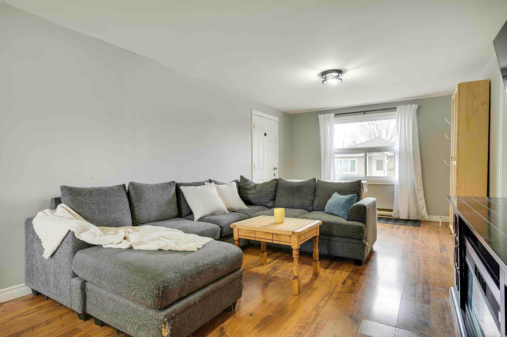 









6586


17e Avenue

,
Laval (Laval-Ouest),




QC
H7R3C7

