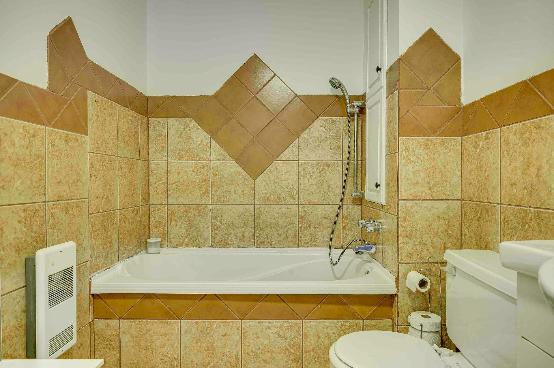 









6586


17e Avenue

,
Laval (Laval-Ouest),




QC
H7R3C7

