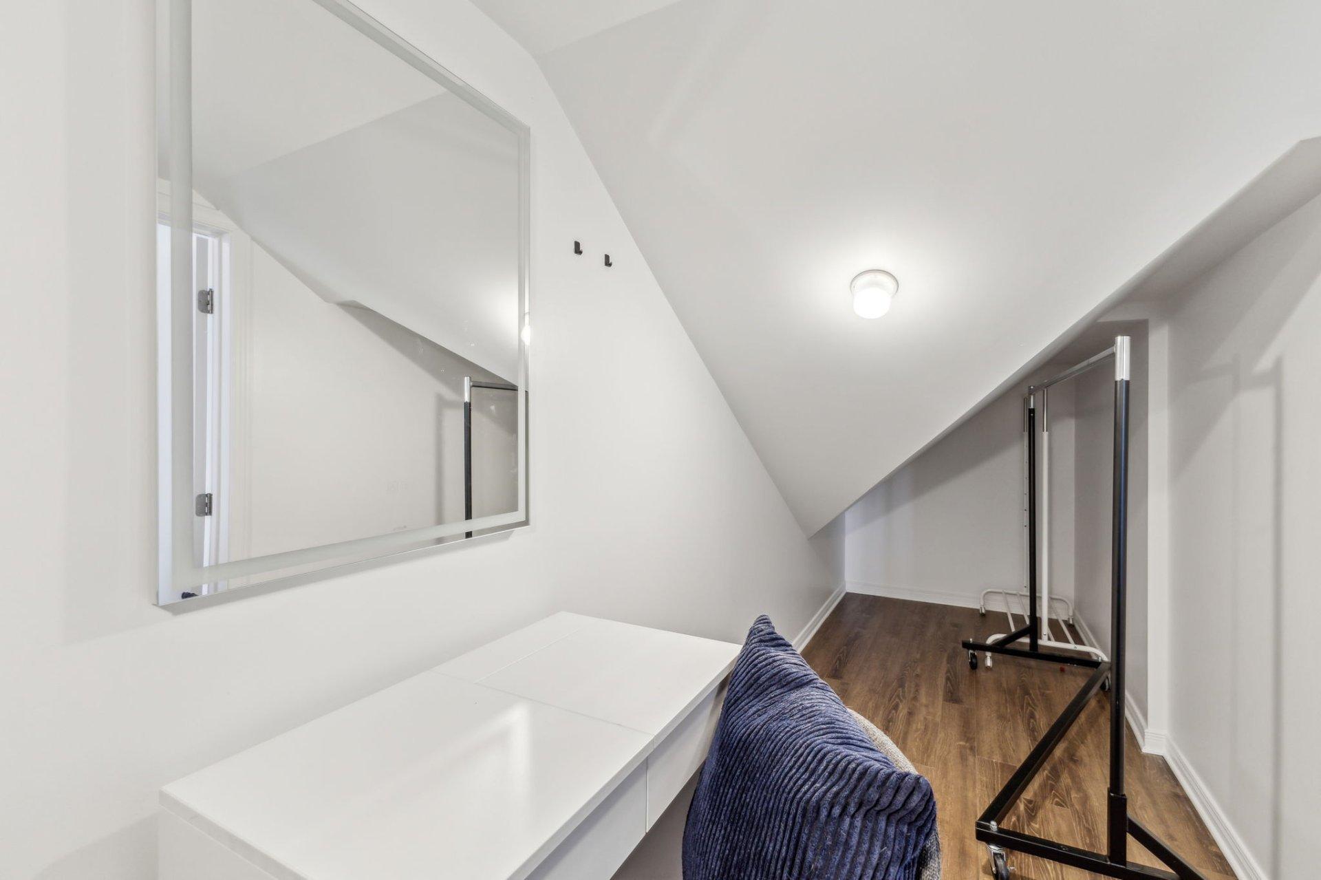 









68


Ch. du Haut-Bois

,
Val-des-Monts,




QC
J8N0C8


