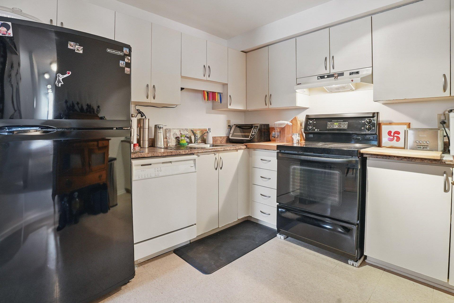 









5


Imp. de la Roseraie

, 1,
Gatineau (Hull),




QC
J9A2S1

