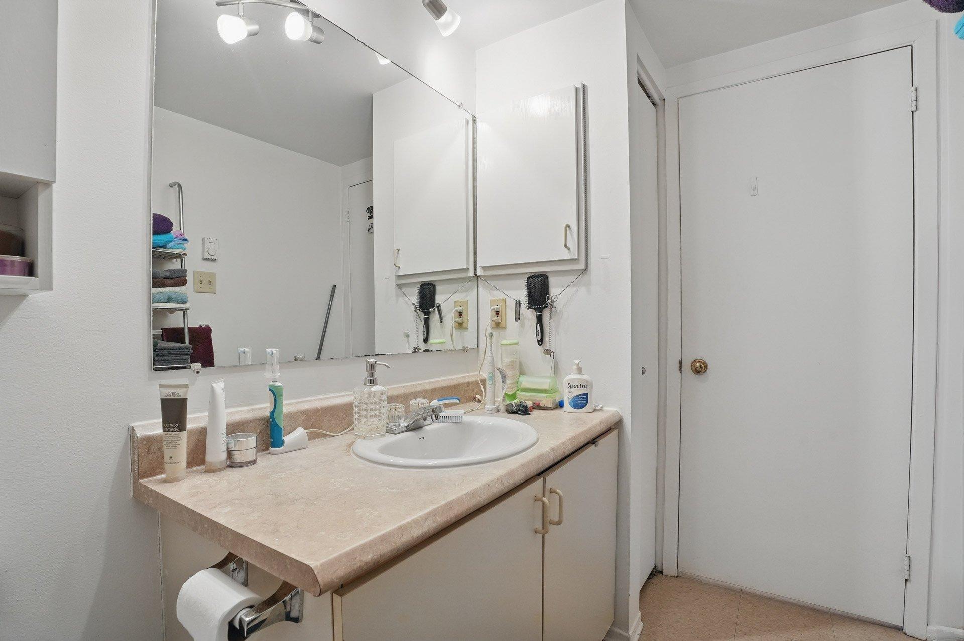 









5


Imp. de la Roseraie

, 1,
Gatineau (Hull),




QC
J9A2S1

