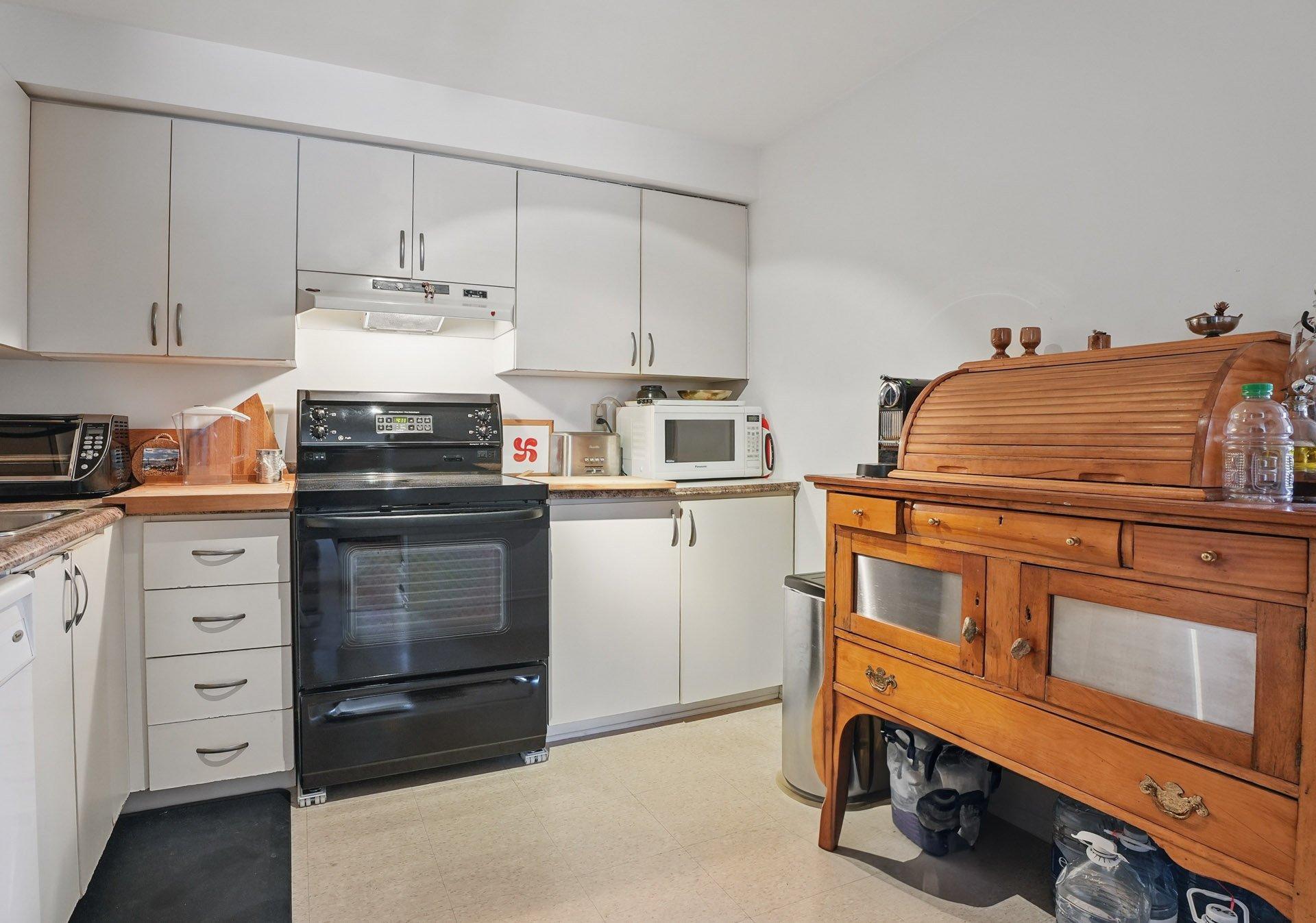 









5


Imp. de la Roseraie

, 1,
Gatineau (Hull),




QC
J9A2S1

