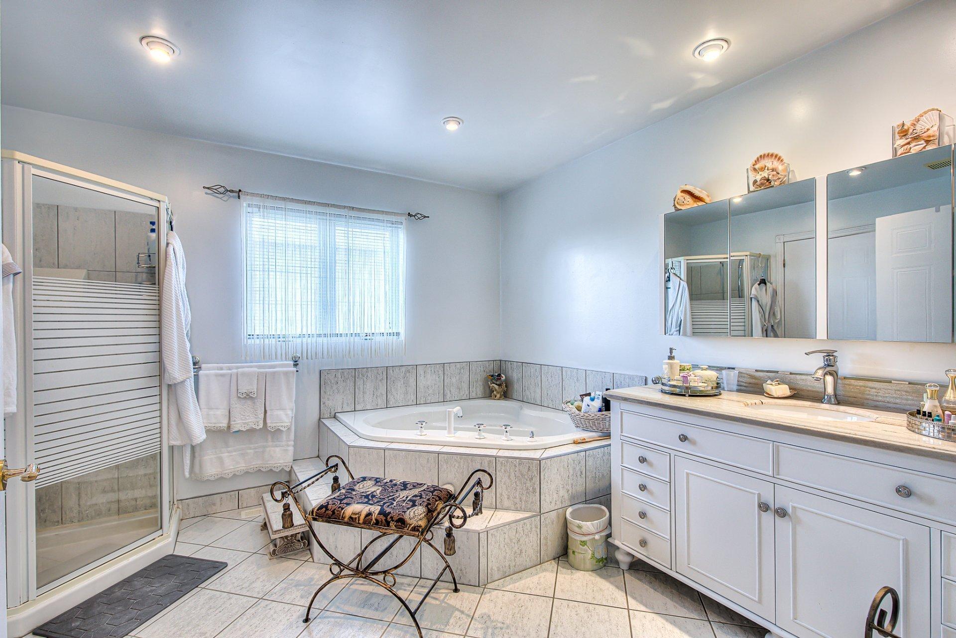 









265


Rue Maupassant

,
Dollard-des-Ormeaux,




QC
H9G3B6

