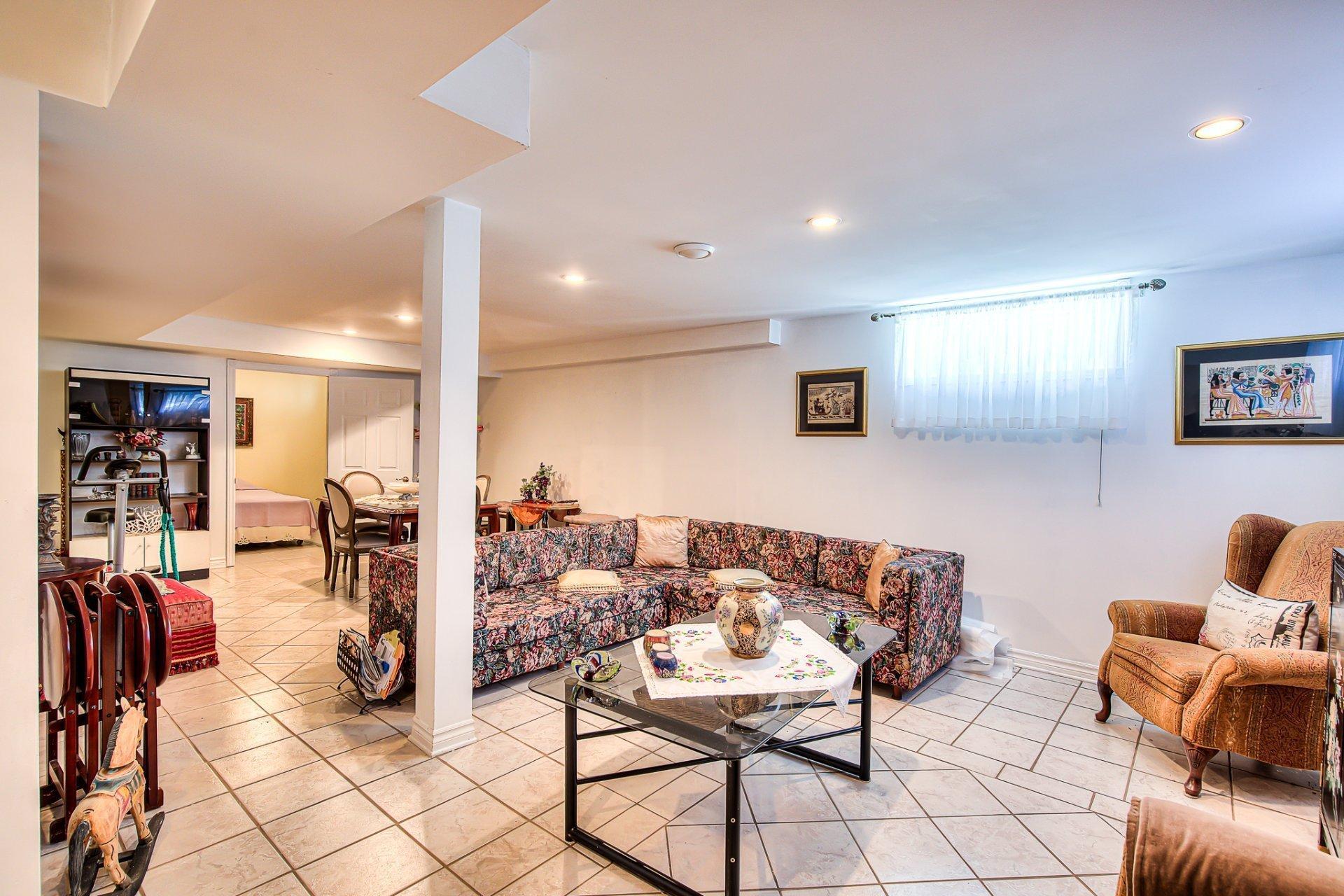 









265


Rue Maupassant

,
Dollard-des-Ormeaux,




QC
H9G3B6

