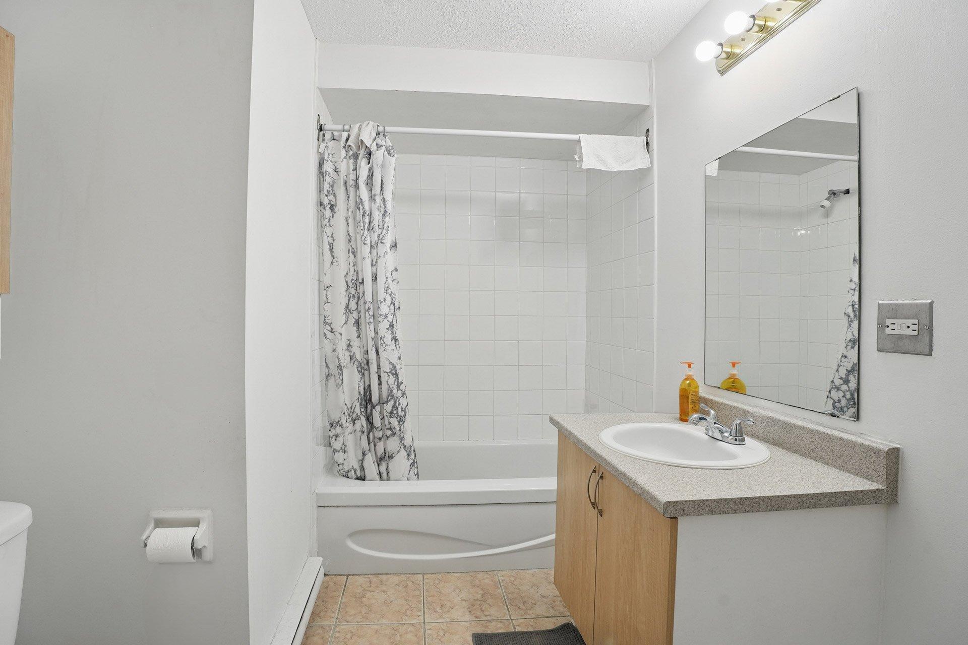 









341


Boul. St-Raymond

,
Gatineau (Hull),




QC
J9A2K4

