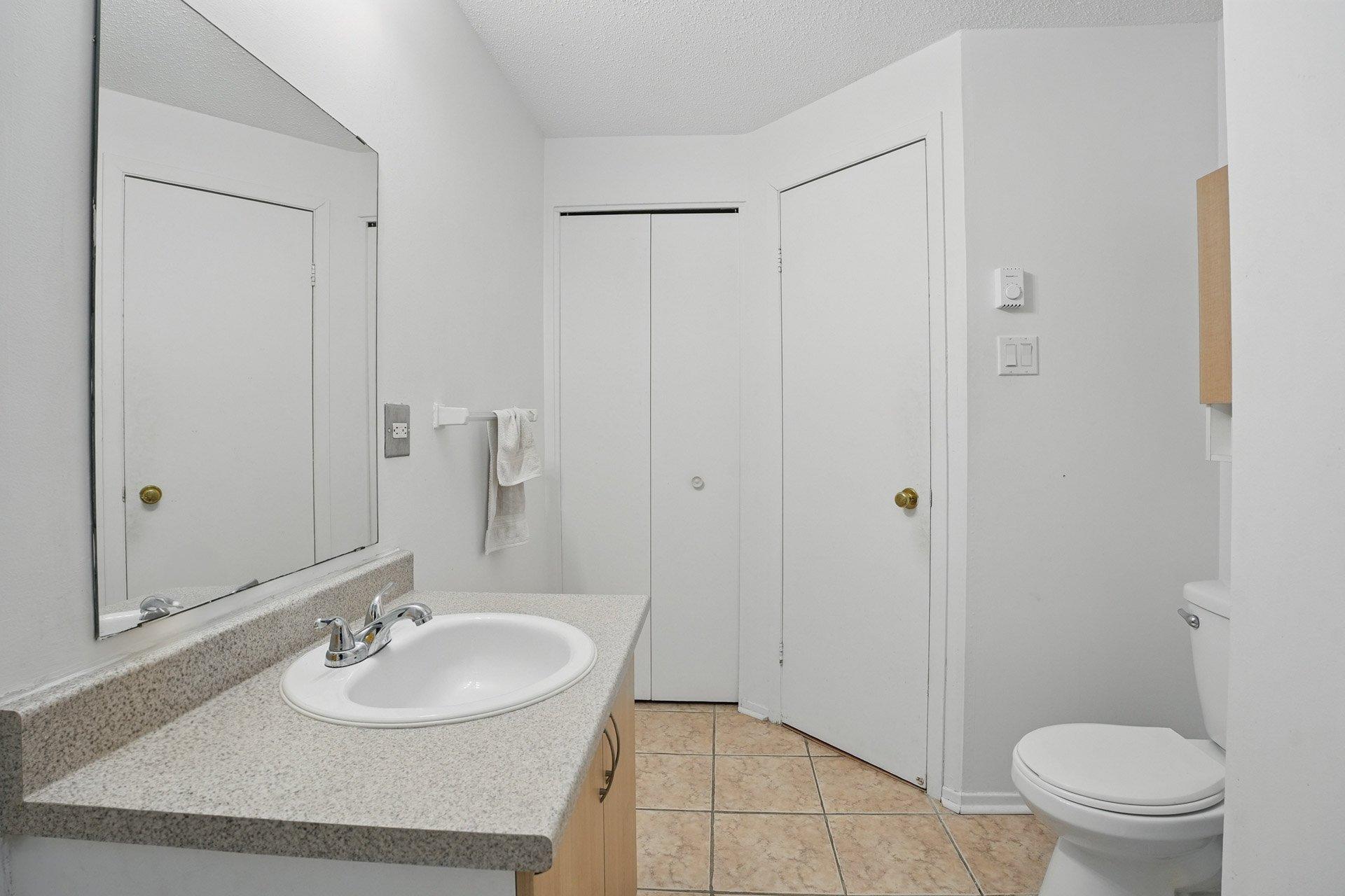 









341


Boul. St-Raymond

,
Gatineau (Hull),




QC
J9A2K4

