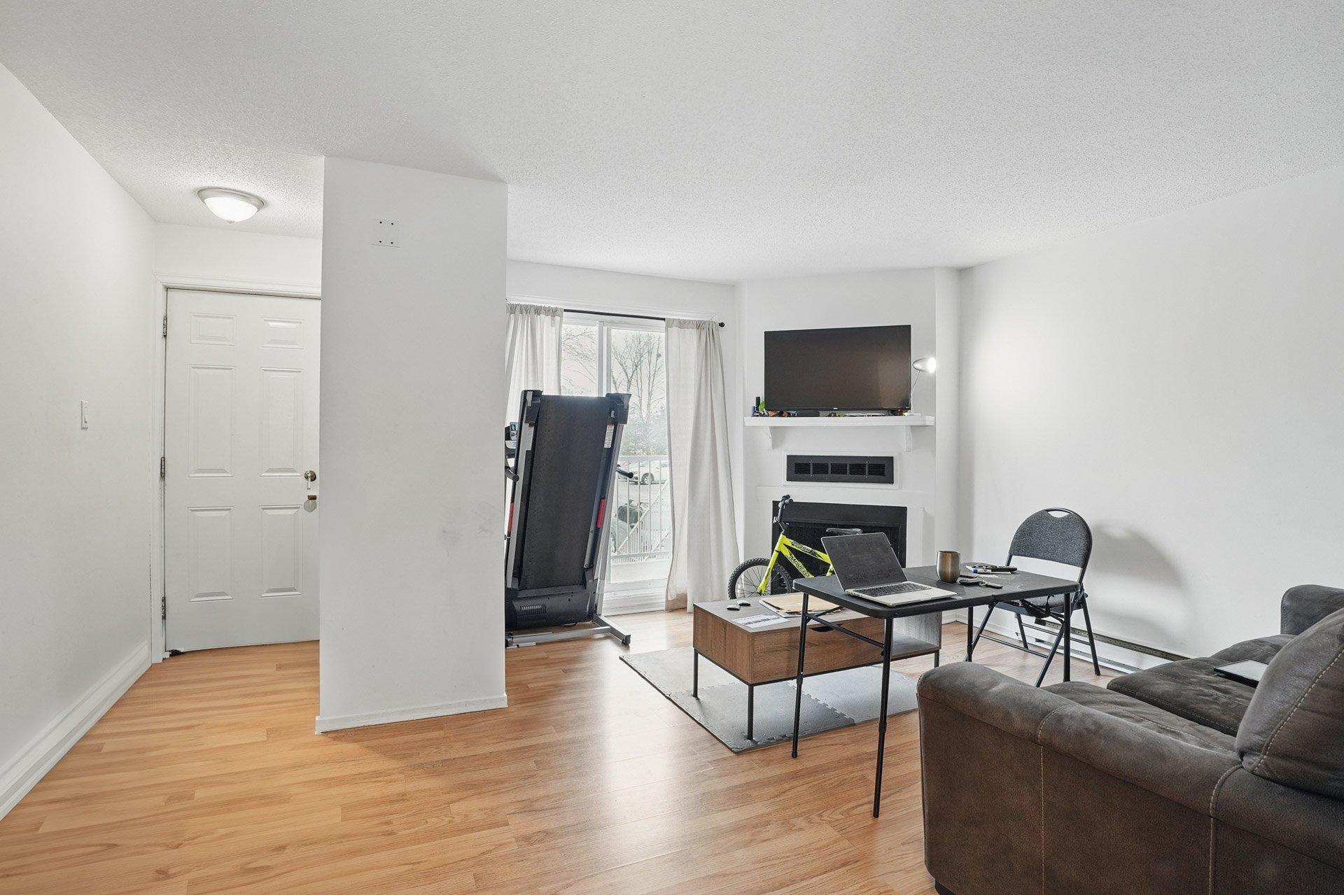 









341


Boul. St-Raymond

,
Gatineau (Hull),




QC
J9A2K4

