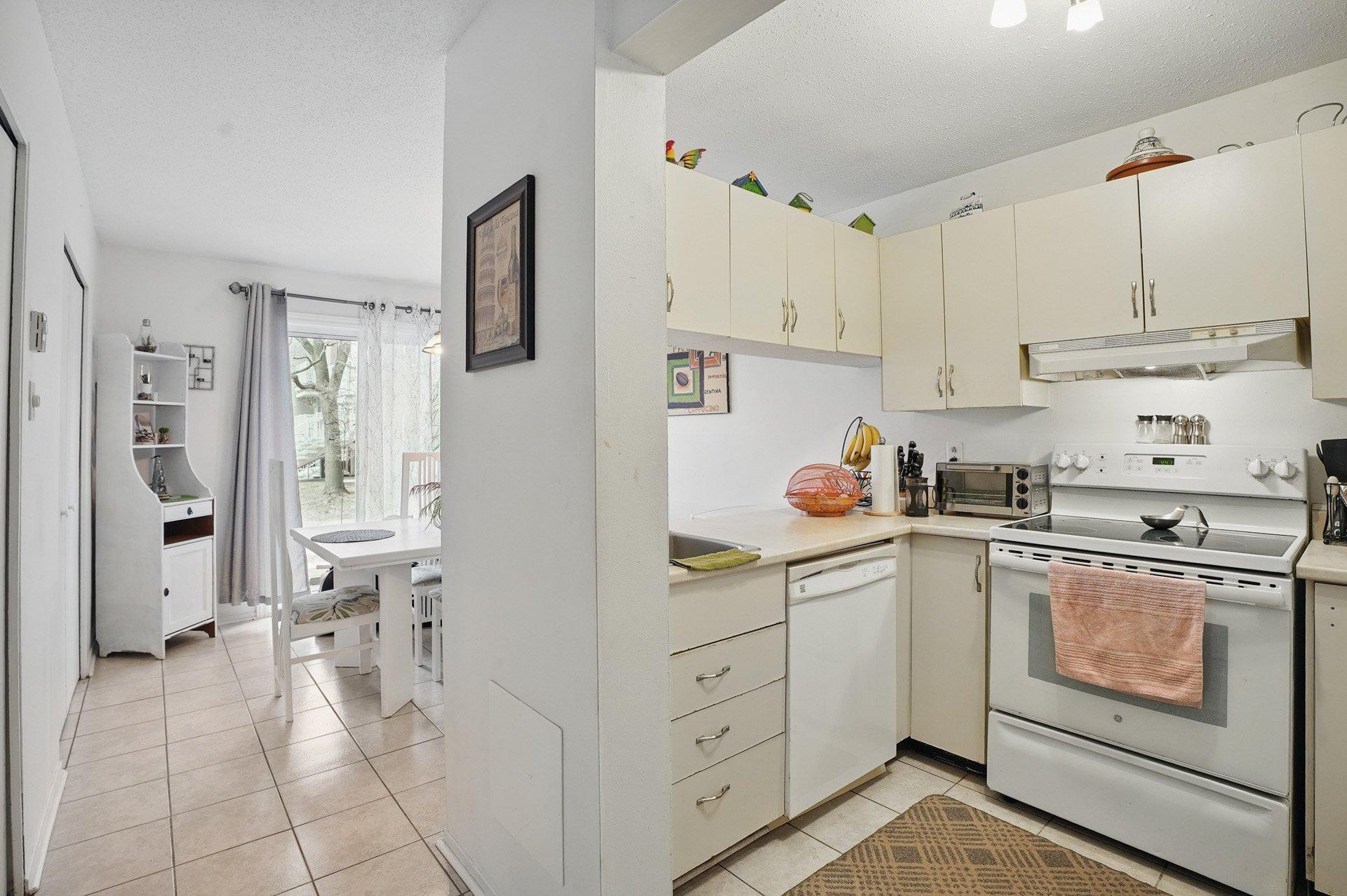 









387


Boul. St-Raymond

,
Gatineau (Hull),




QC
J9A1X3

