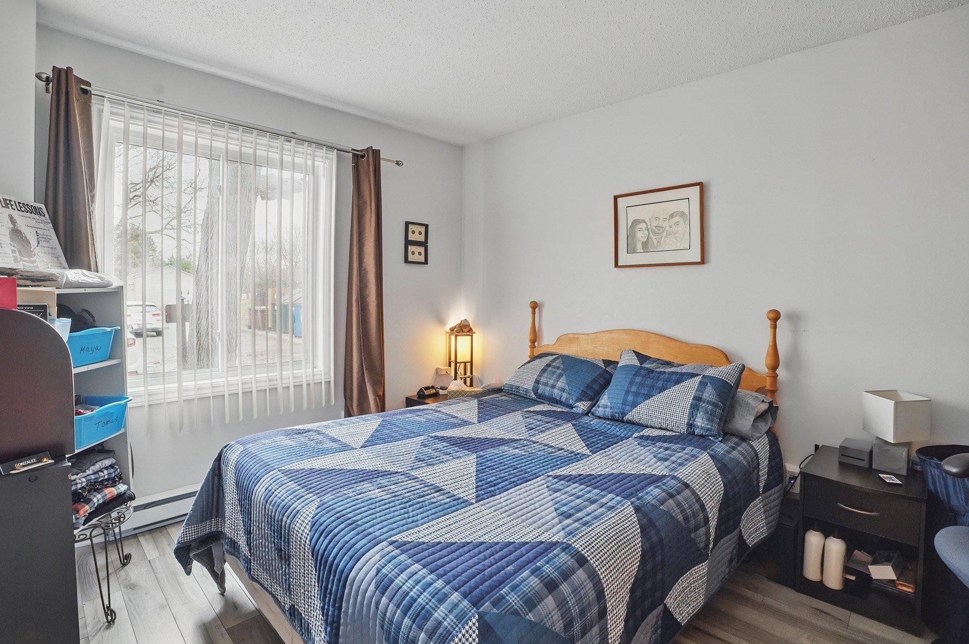 









387


Boul. St-Raymond

,
Gatineau (Hull),




QC
J9A1X3

