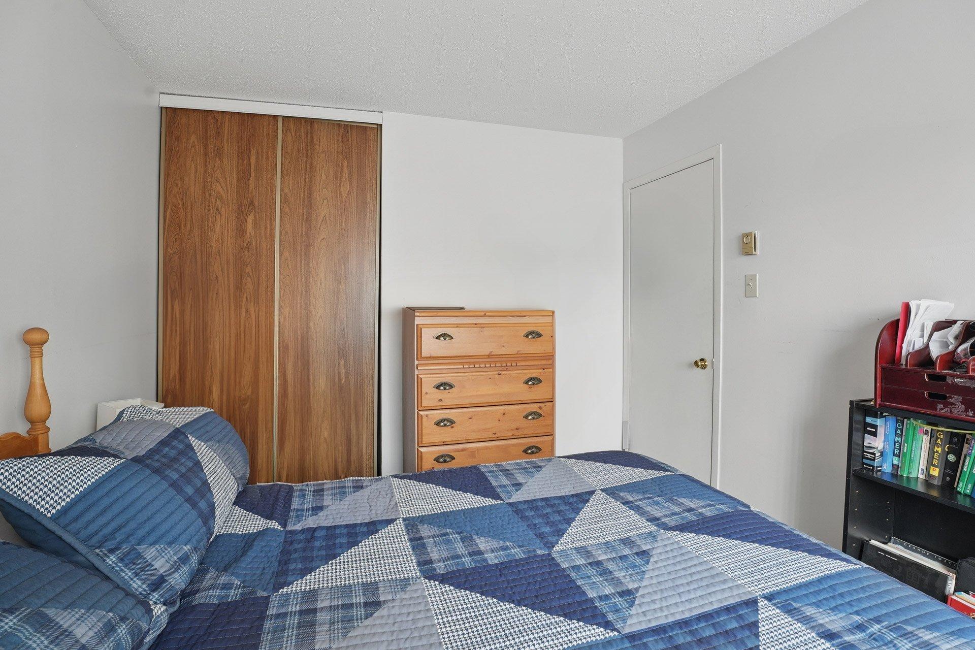 









387


Boul. St-Raymond

,
Gatineau (Hull),




QC
J9A1X3

