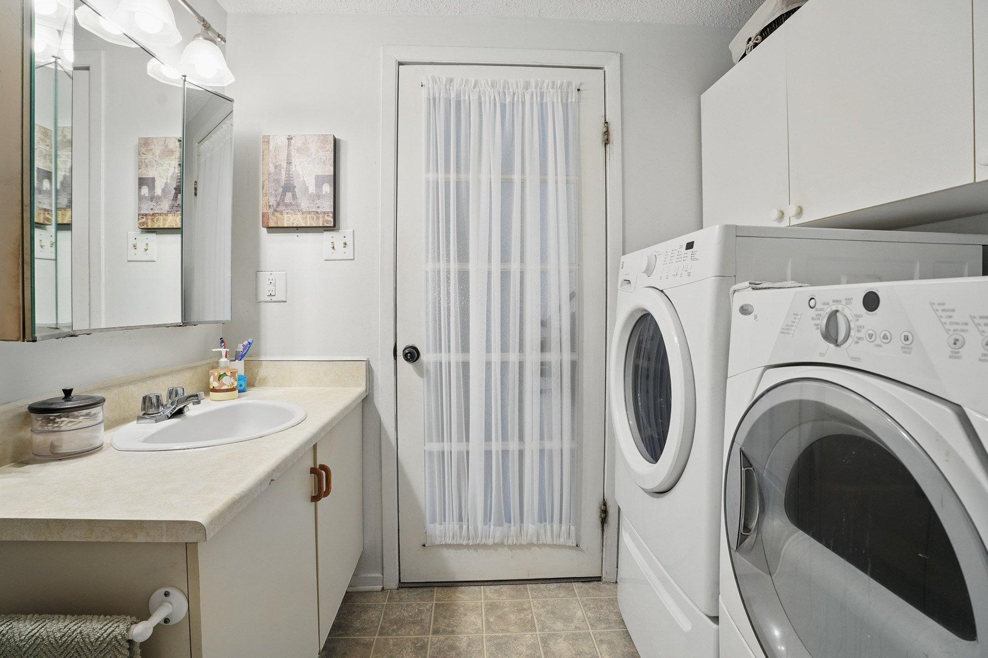 









387


Boul. St-Raymond

,
Gatineau (Hull),




QC
J9A1X3

