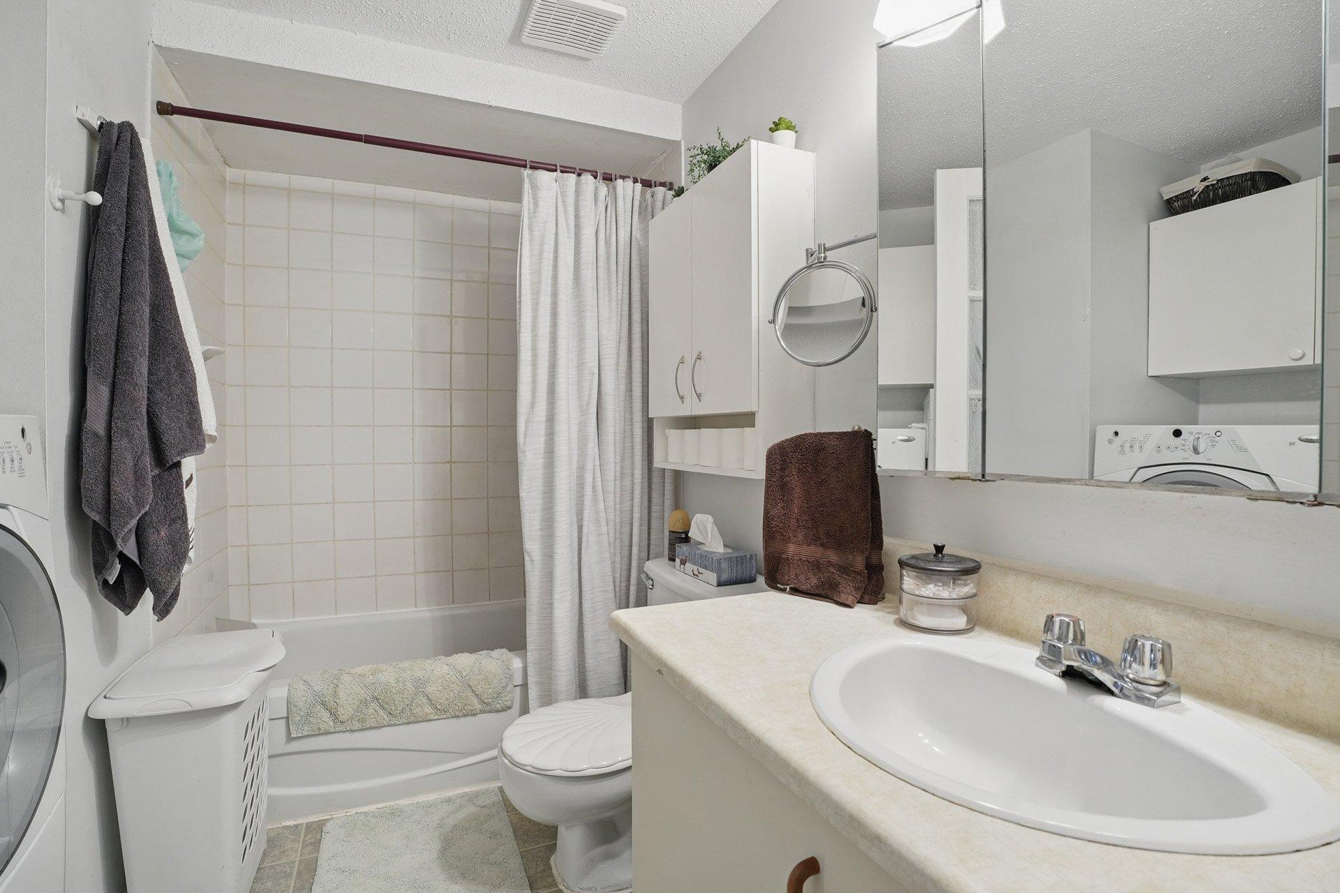 









387


Boul. St-Raymond

,
Gatineau (Hull),




QC
J9A1X3

