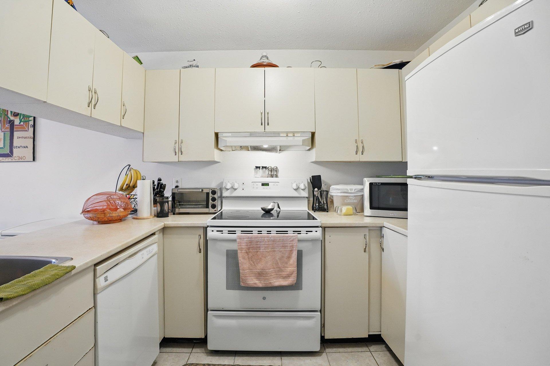 









387


Boul. St-Raymond

,
Gatineau (Hull),




QC
J9A1X3

