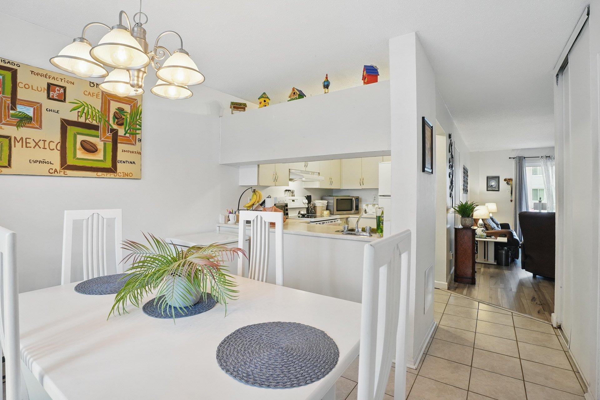 









387


Boul. St-Raymond

,
Gatineau (Hull),




QC
J9A1X3

