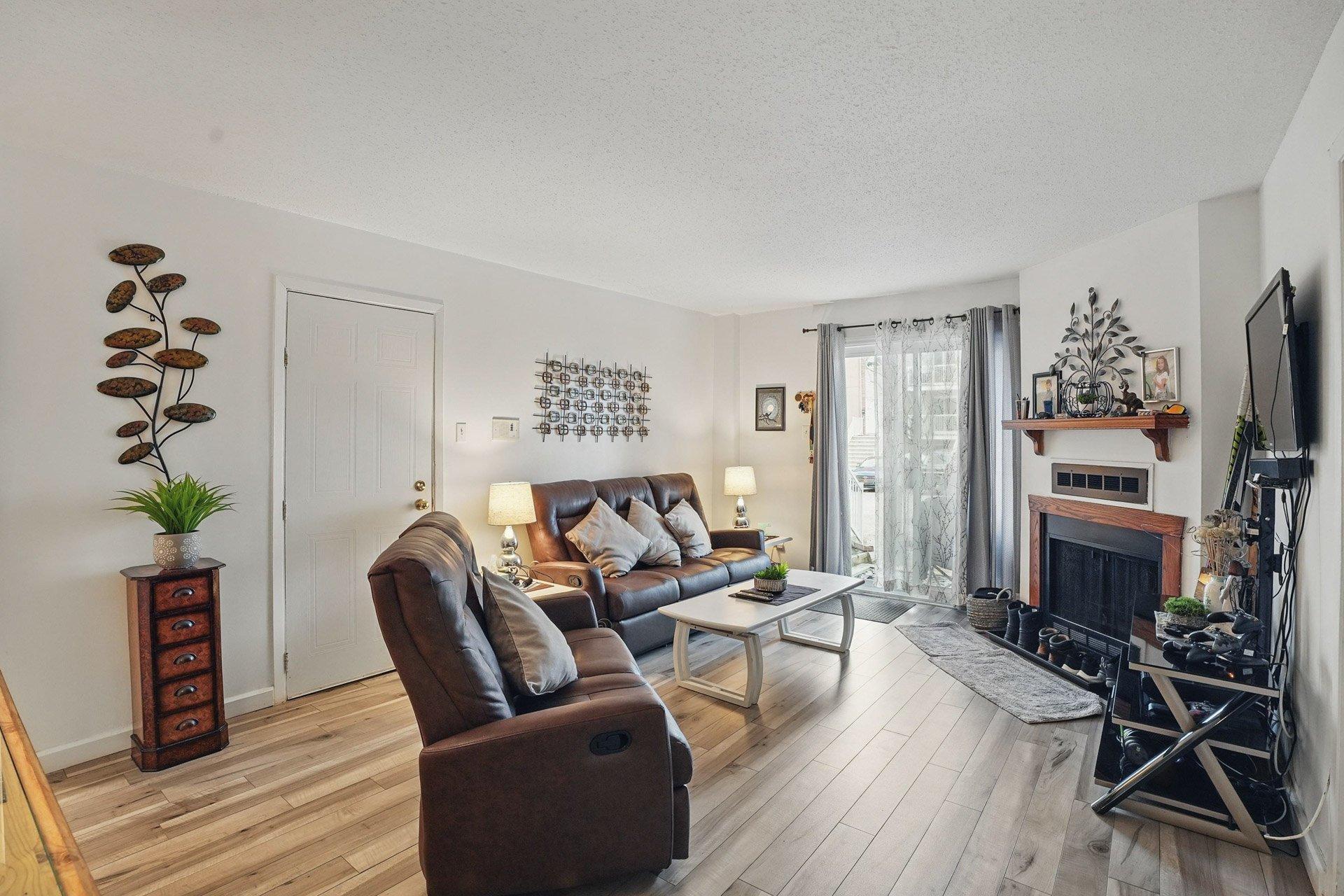 









387


Boul. St-Raymond

,
Gatineau (Hull),




QC
J9A1X3

