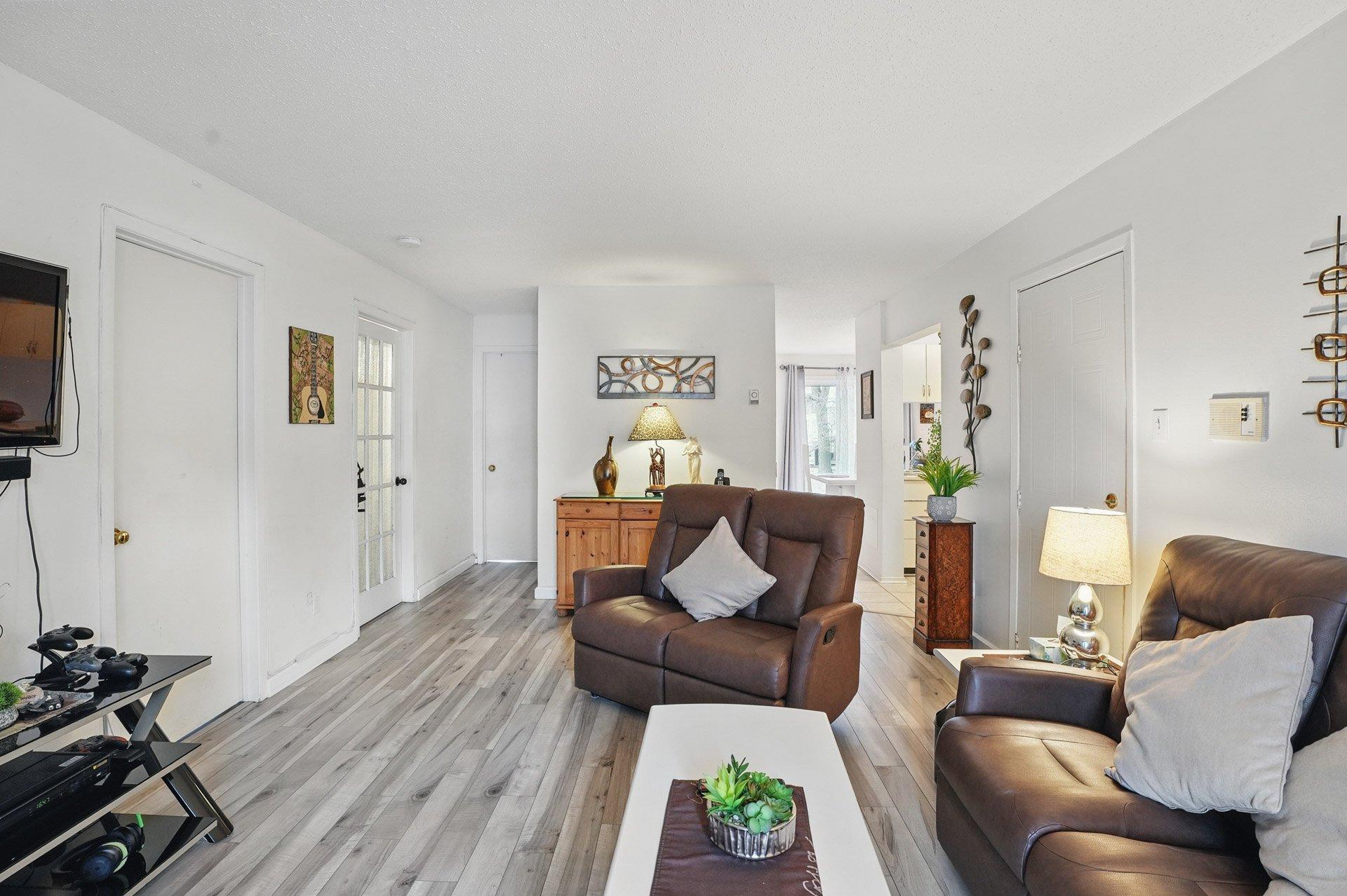 









387


Boul. St-Raymond

,
Gatineau (Hull),




QC
J9A1X3

