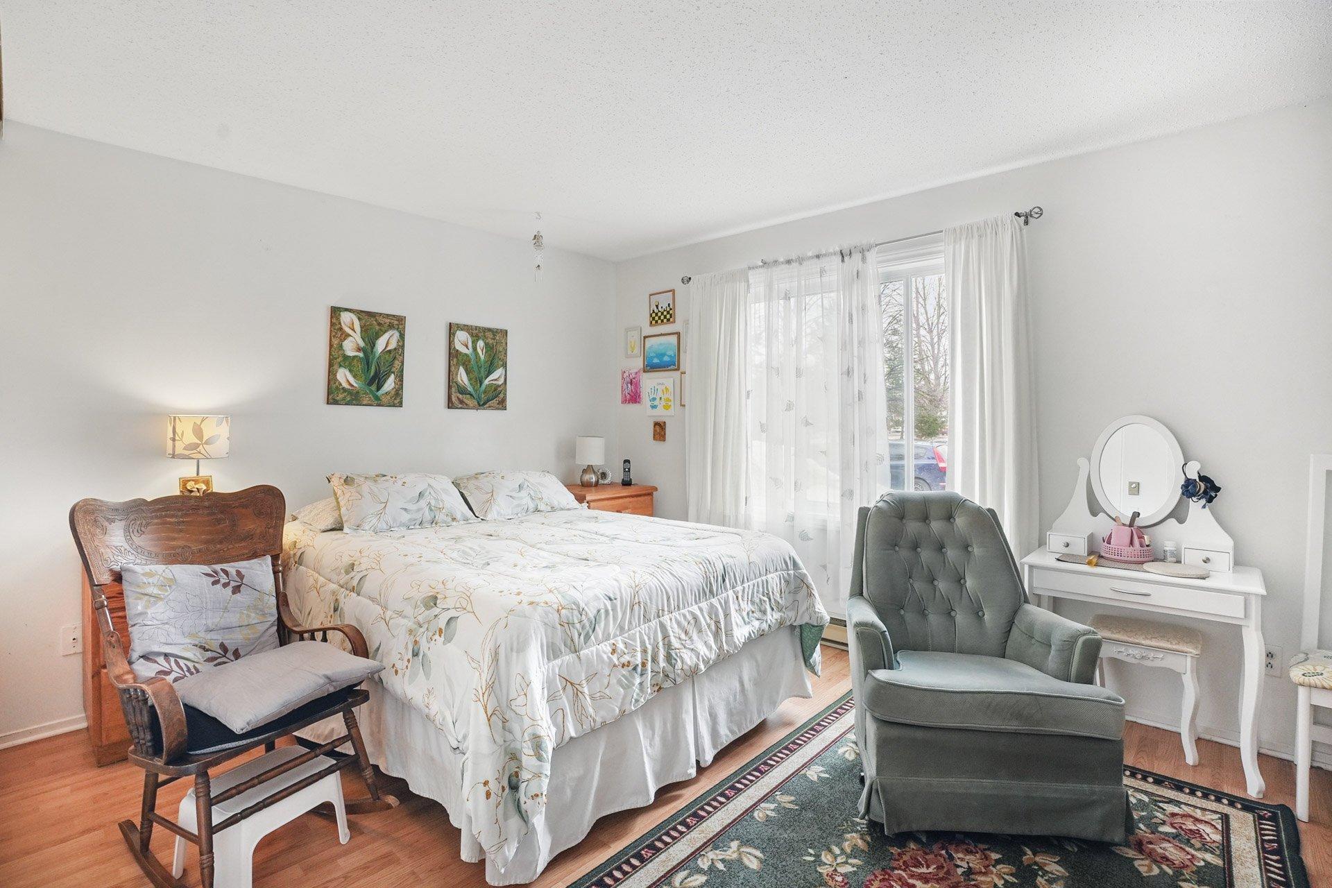 









387


Boul. St-Raymond

,
Gatineau (Hull),




QC
J9A1X3


