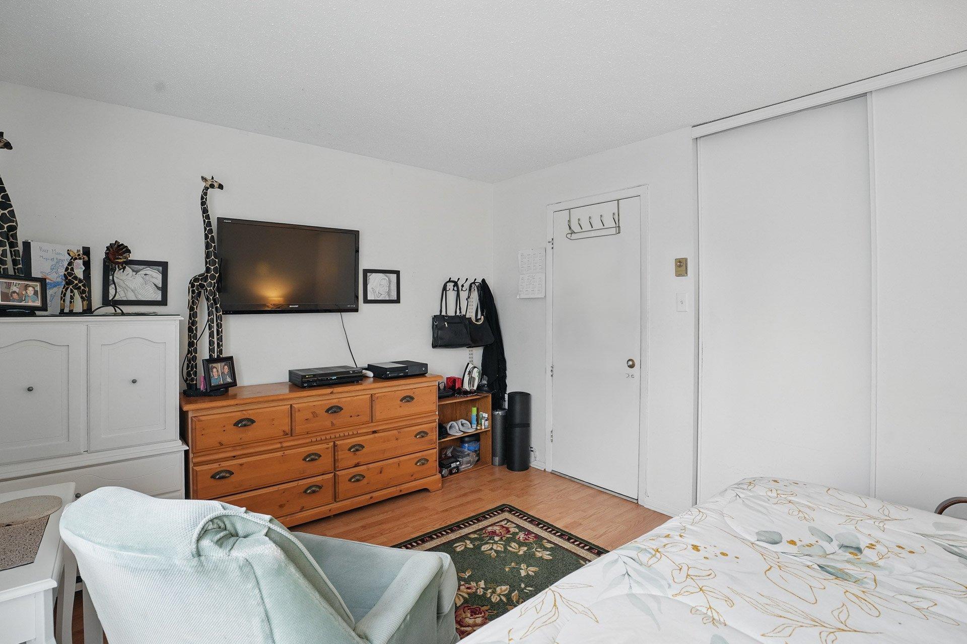 









387


Boul. St-Raymond

,
Gatineau (Hull),




QC
J9A1X3

