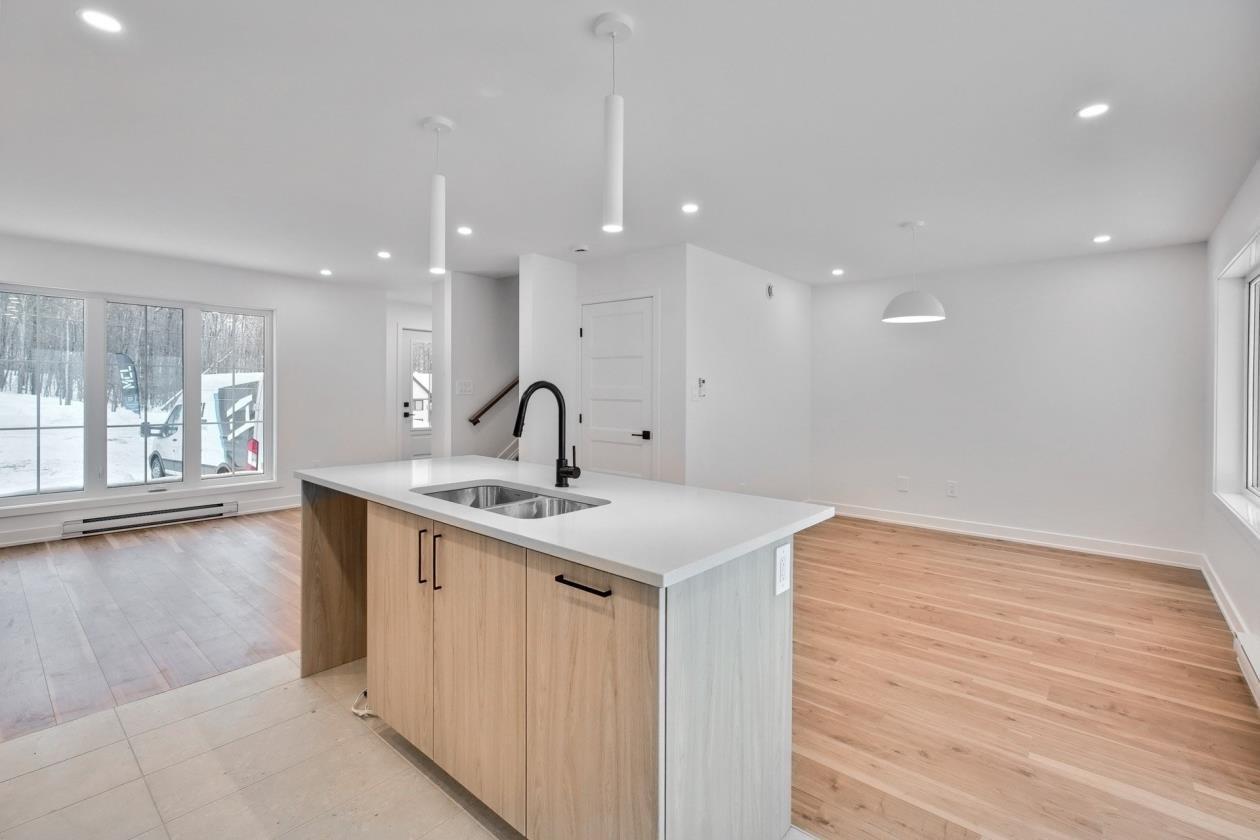 









1413


Rue d'Alma

,
Gatineau (Gatineau),




QC
J8R3J4

