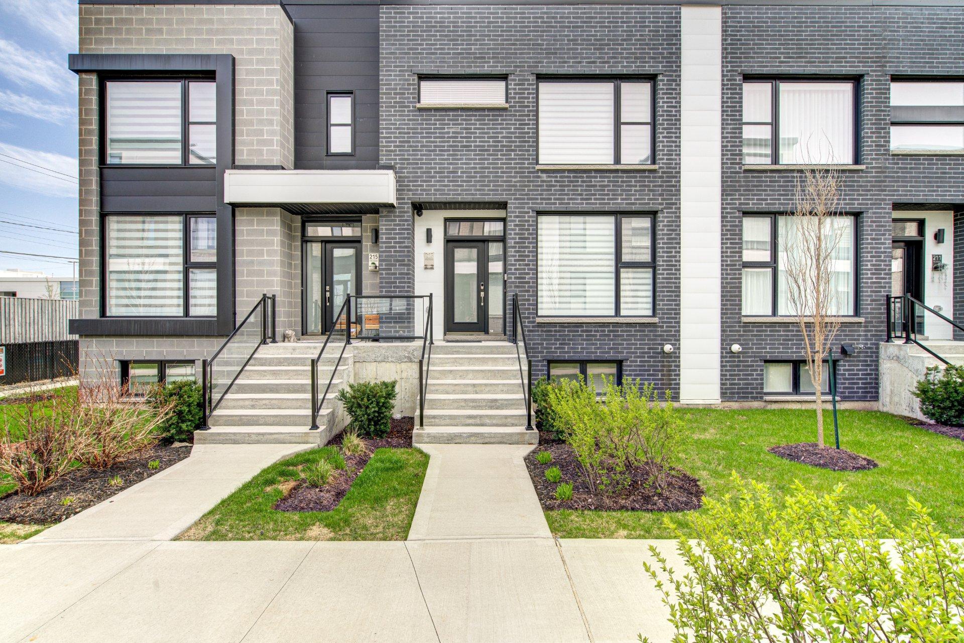 









213


Rue d'Ambre

,
Candiac,




QC
J5R0S2

