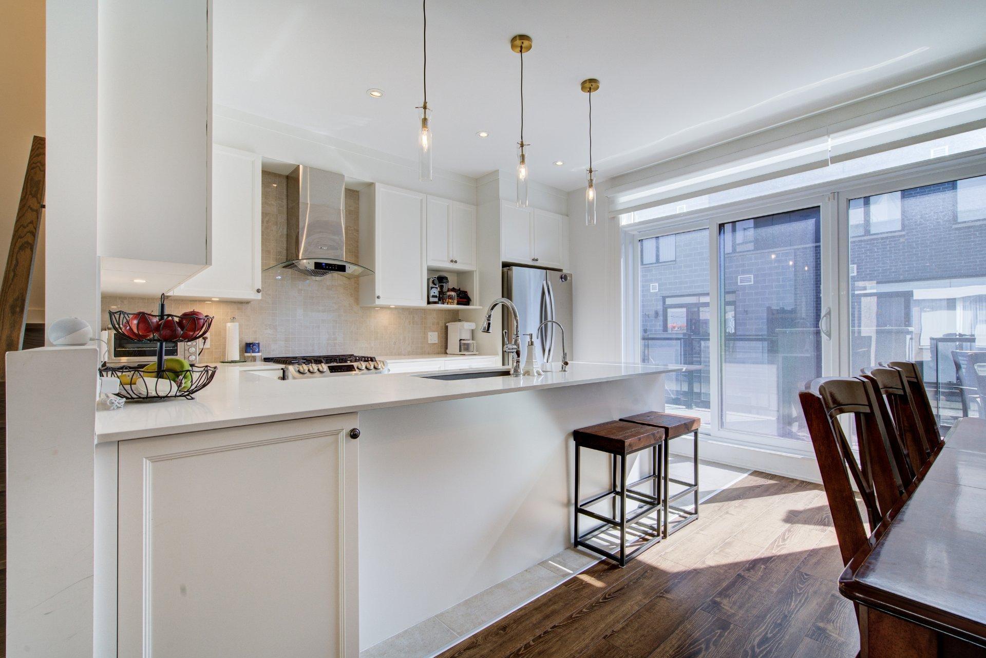 









213


Rue d'Ambre

,
Candiac,




QC
J5R0S2

