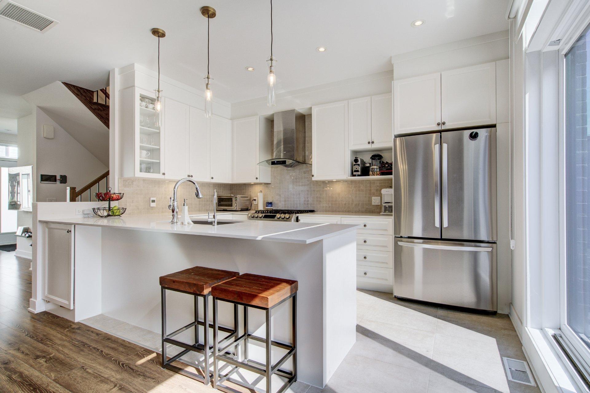 









213


Rue d'Ambre

,
Candiac,




QC
J5R0S2

