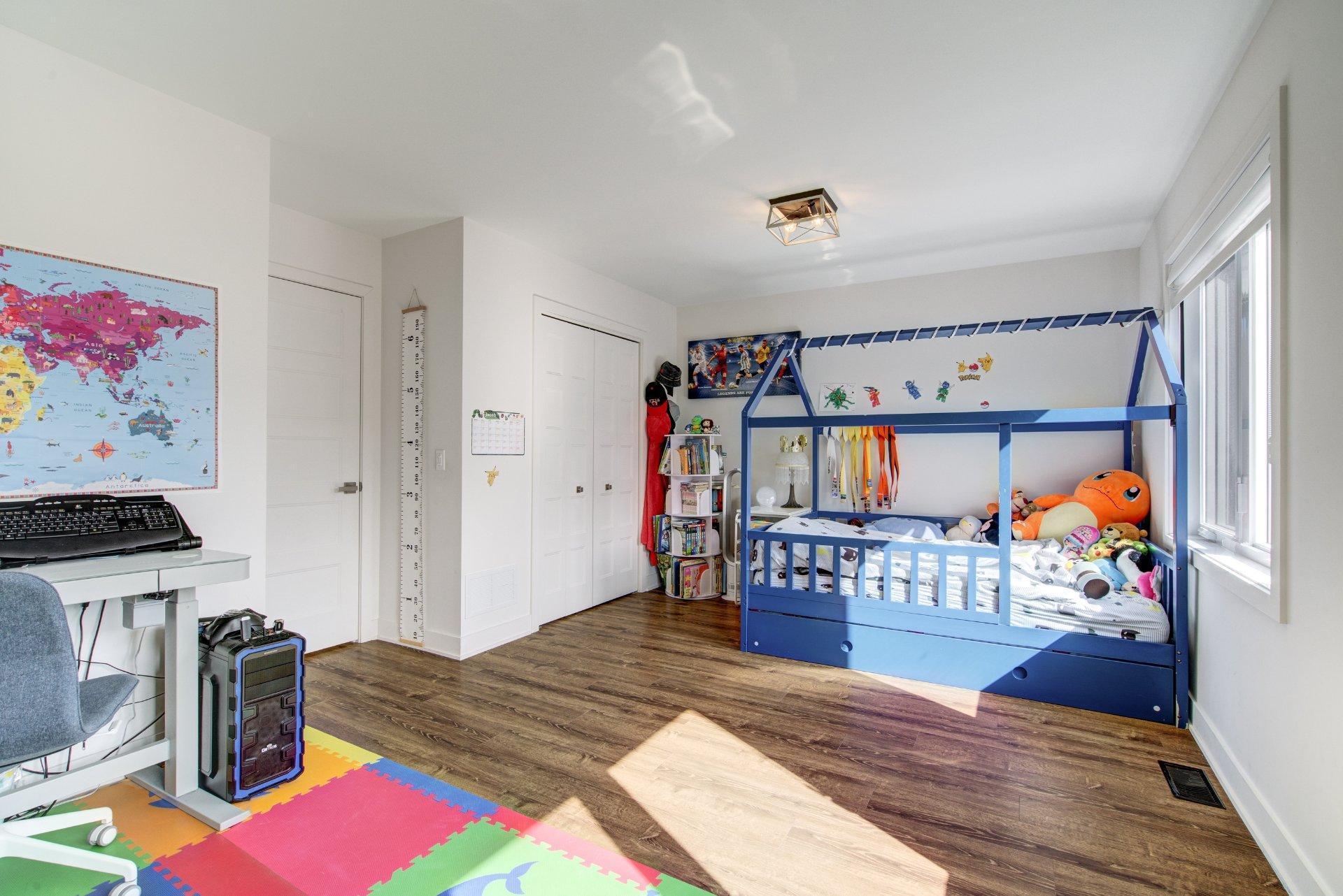 









213


Rue d'Ambre

,
Candiac,




QC
J5R0S2

