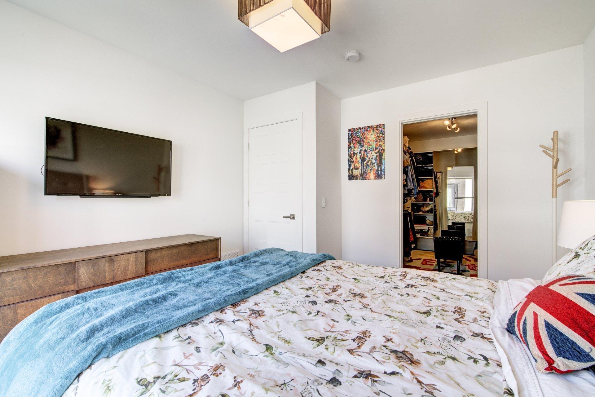 









213


Rue d'Ambre

,
Candiac,




QC
J5R0S2

