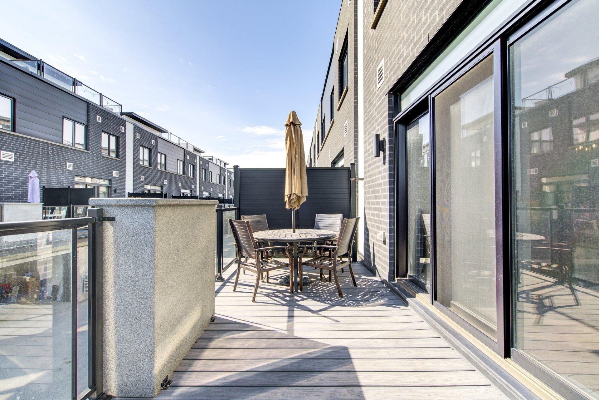 









213


Rue d'Ambre

,
Candiac,




QC
J5R0S2

