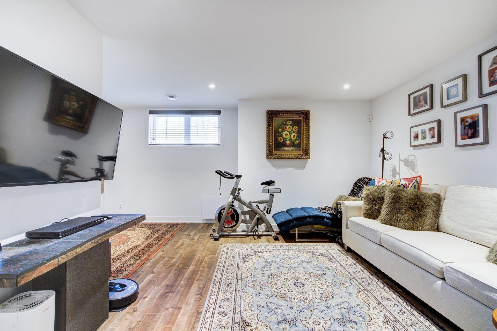 









213


Rue d'Ambre

,
Candiac,




QC
J5R0S2

